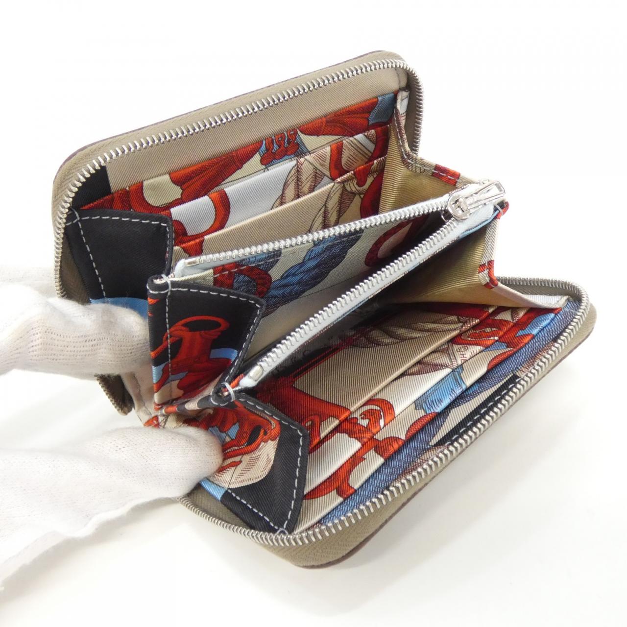 【未使用品】エルメス DELLA CAVALLERIA シルク イン コンパクト 069646CK 財布