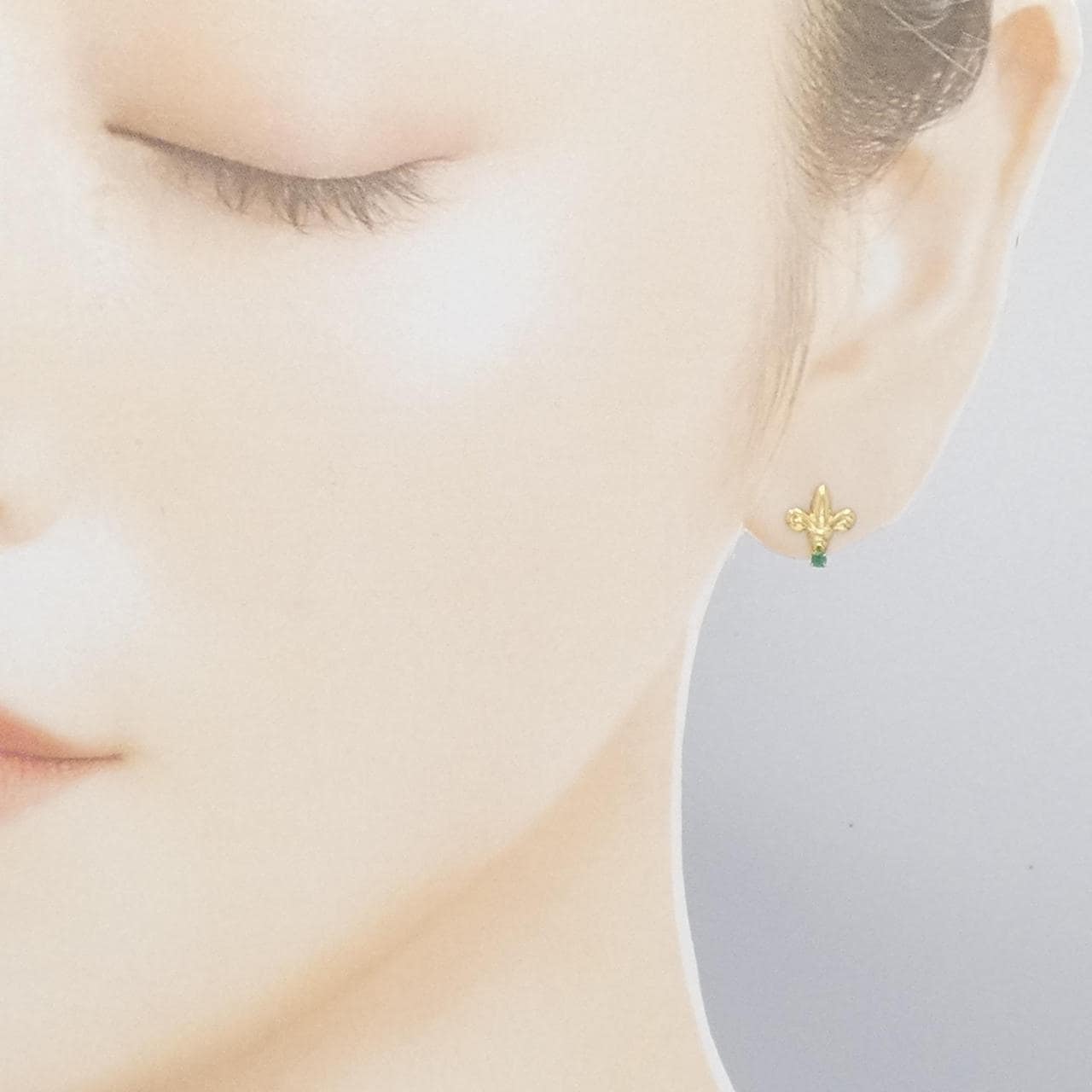 K18YG emerald earrings