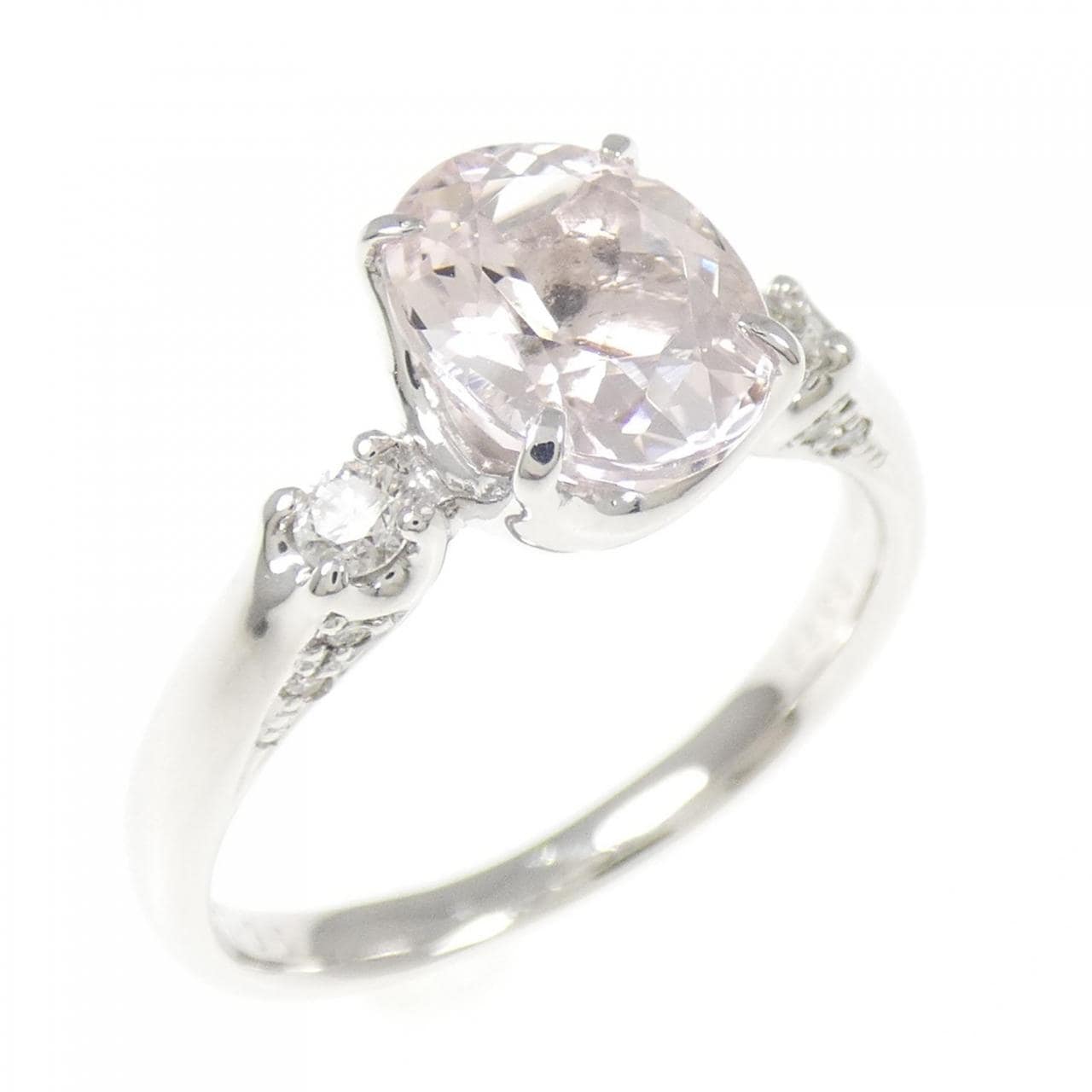 K18WG Beryl Ring 1.96CT