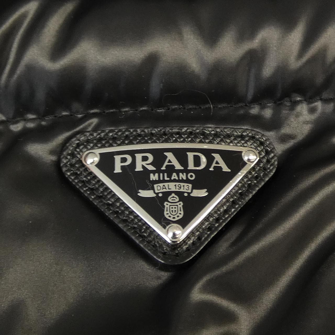 プラダ PRADA トライアングルロゴ 290546 R212 11HU ダウンベスト