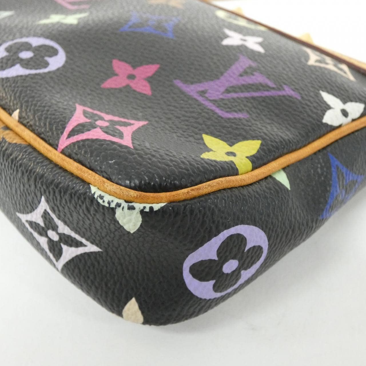 LOUIS VUITTON Multicolor Pochette Accessory M92648 Accessory Pouch