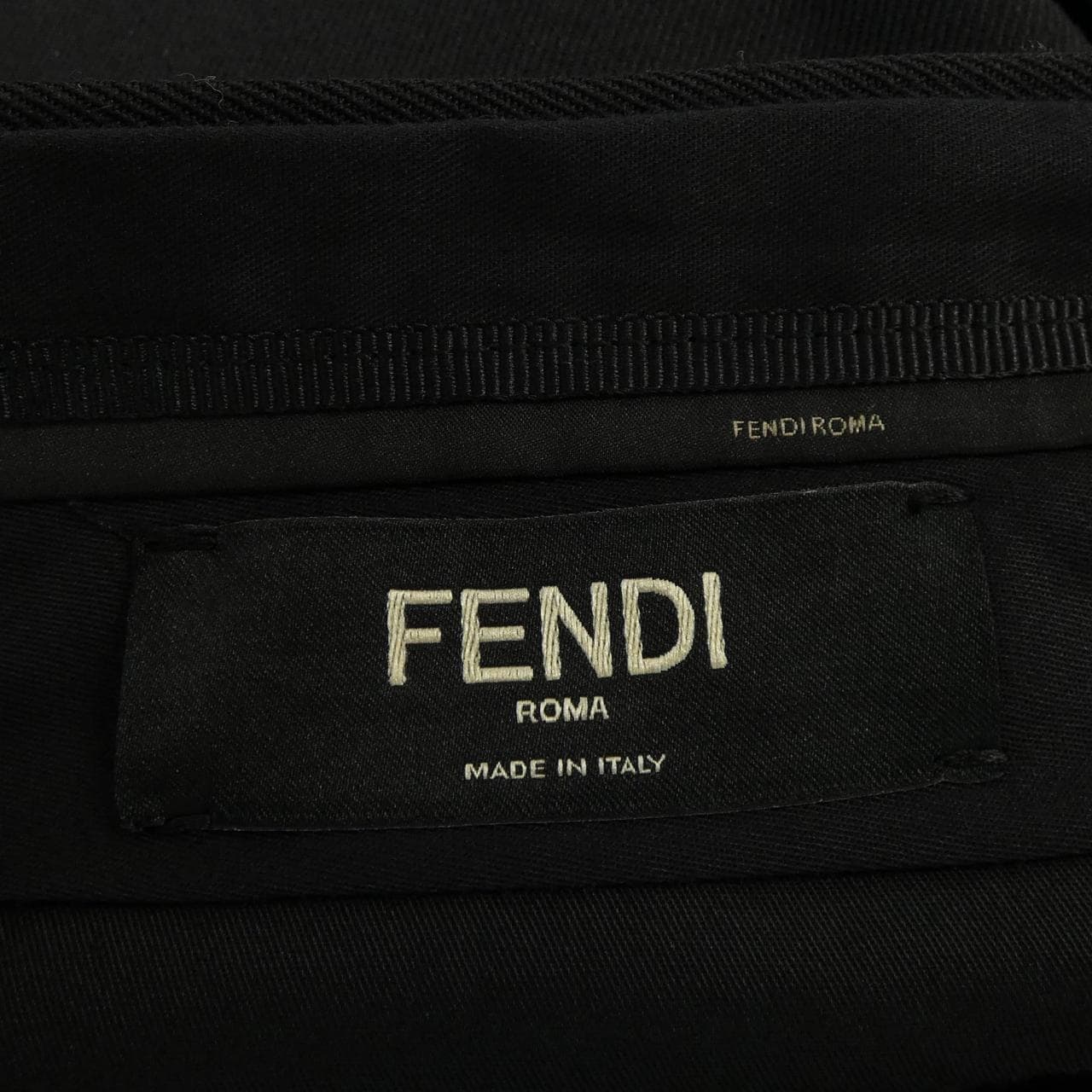 フェンディ FENDI ショートパンツ