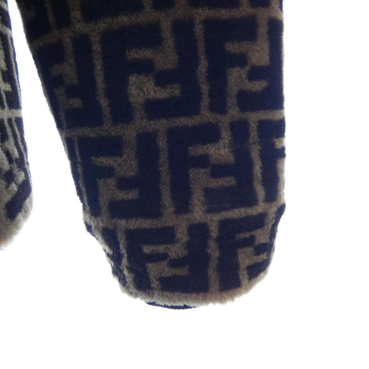 フェンディ FENDI FM0118 A7VO F0GGE ムートンジャケット