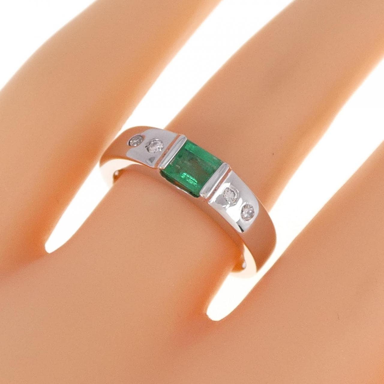K18WG emerald ring 0.47CT