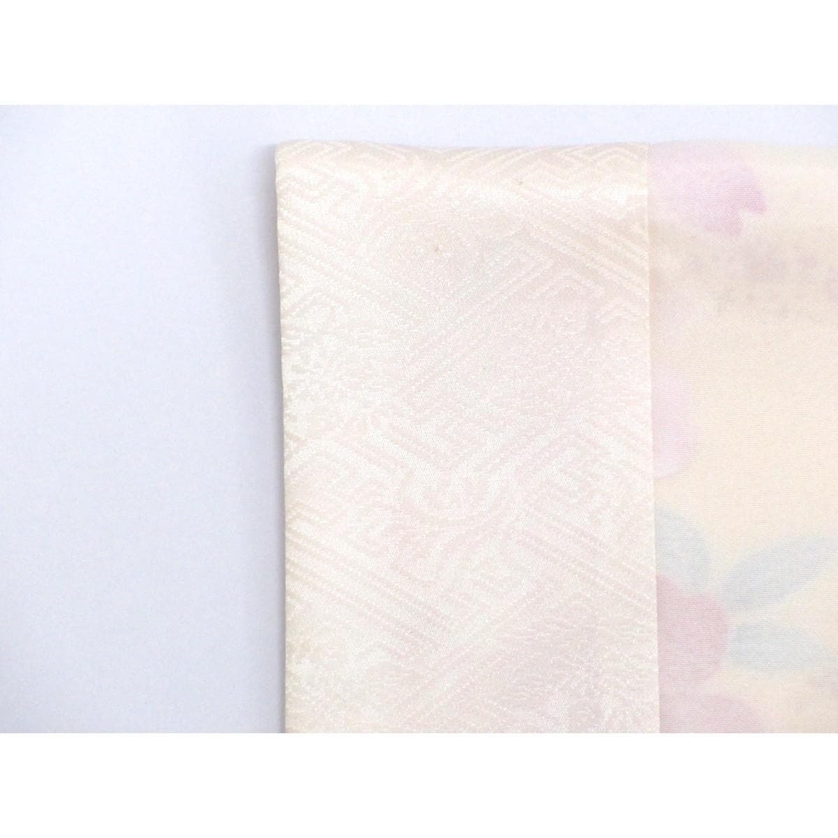振袖　友禅金彩加工　刺繍入り