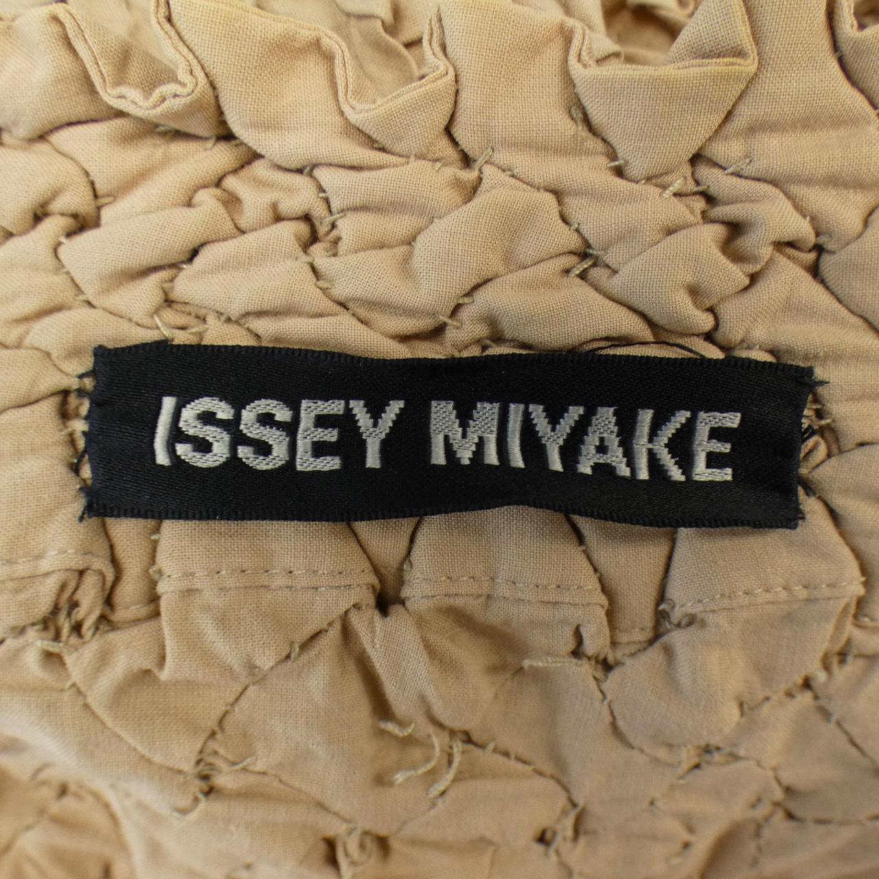 イッセイミヤケ ISSEY MIYAKE シャツ