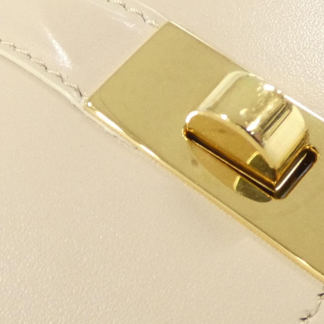 セリーヌ スモール ウォレット 16 10F523CQ7 財布