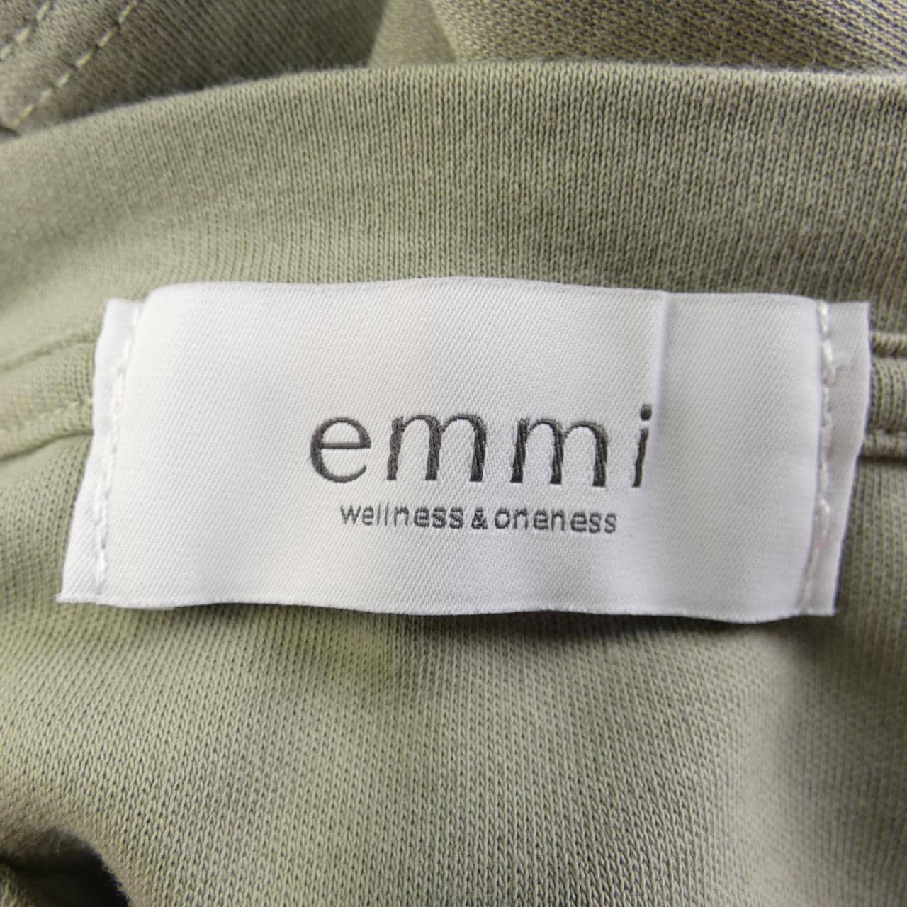 エミ emmi ワンピース