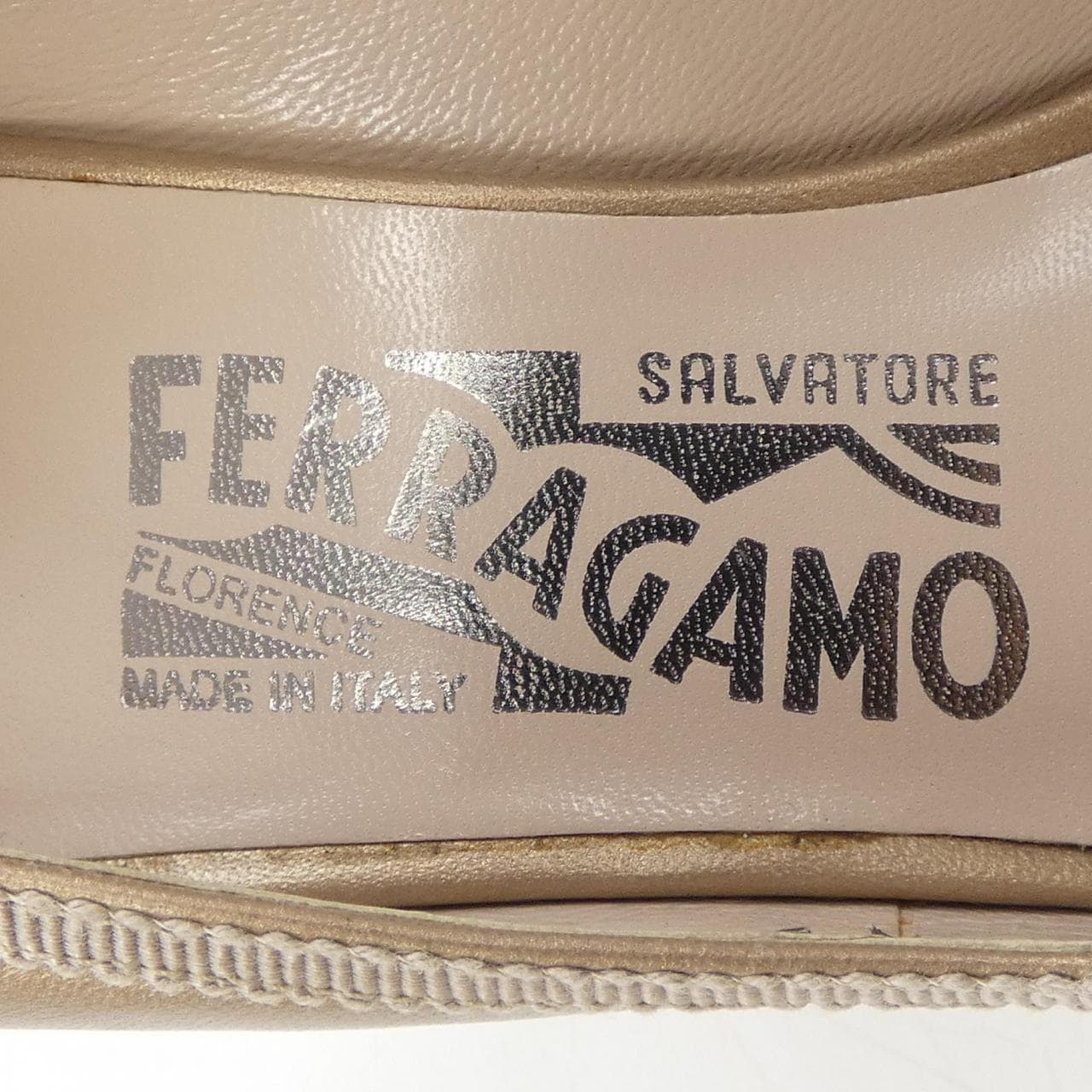 サルヴァトーレフェラガモ SALVATORE FERRAGAMO パンプス