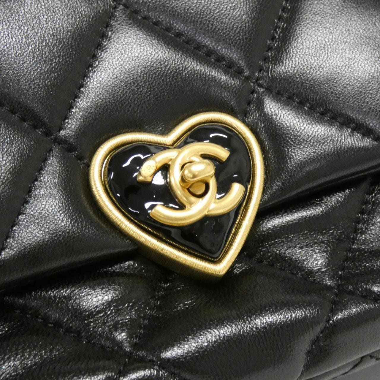 CHANEL AS3979 Shoulder Bag