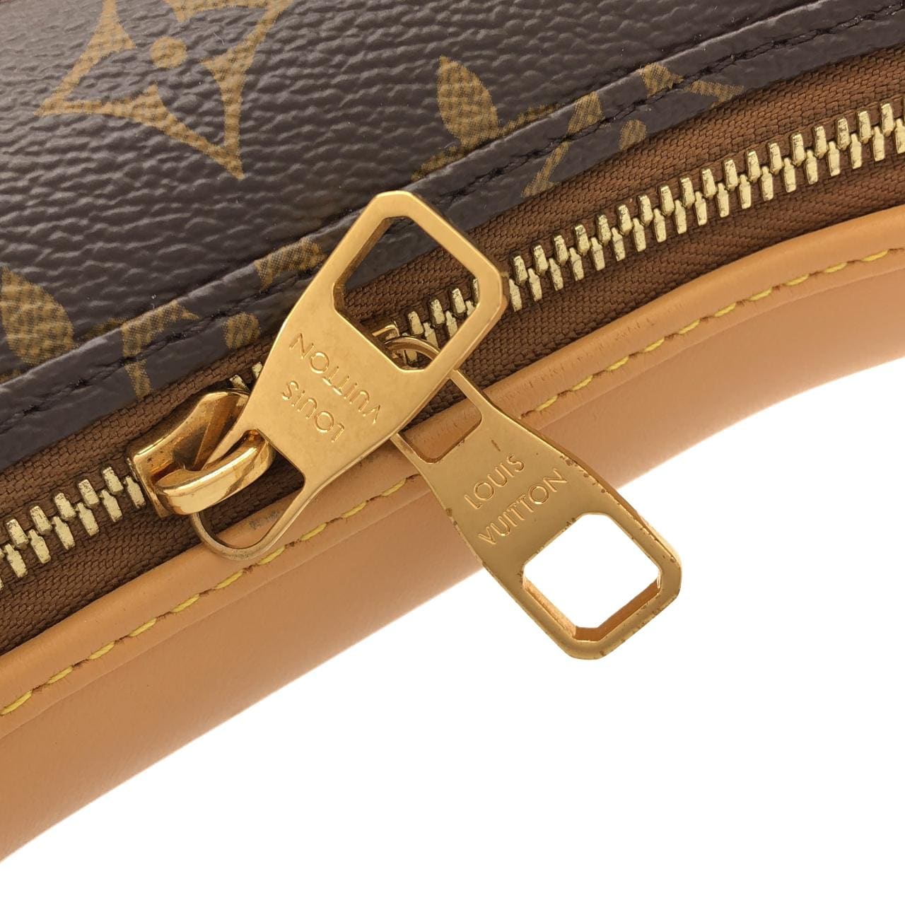 ルイヴィトン モノグラム(LV VERS) ボーン ウェアラブル ウォレット M12615 ショルダーバッグ