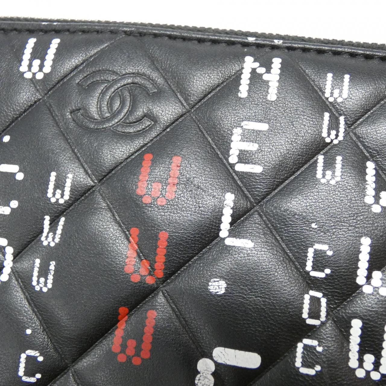 CHANEL pouch