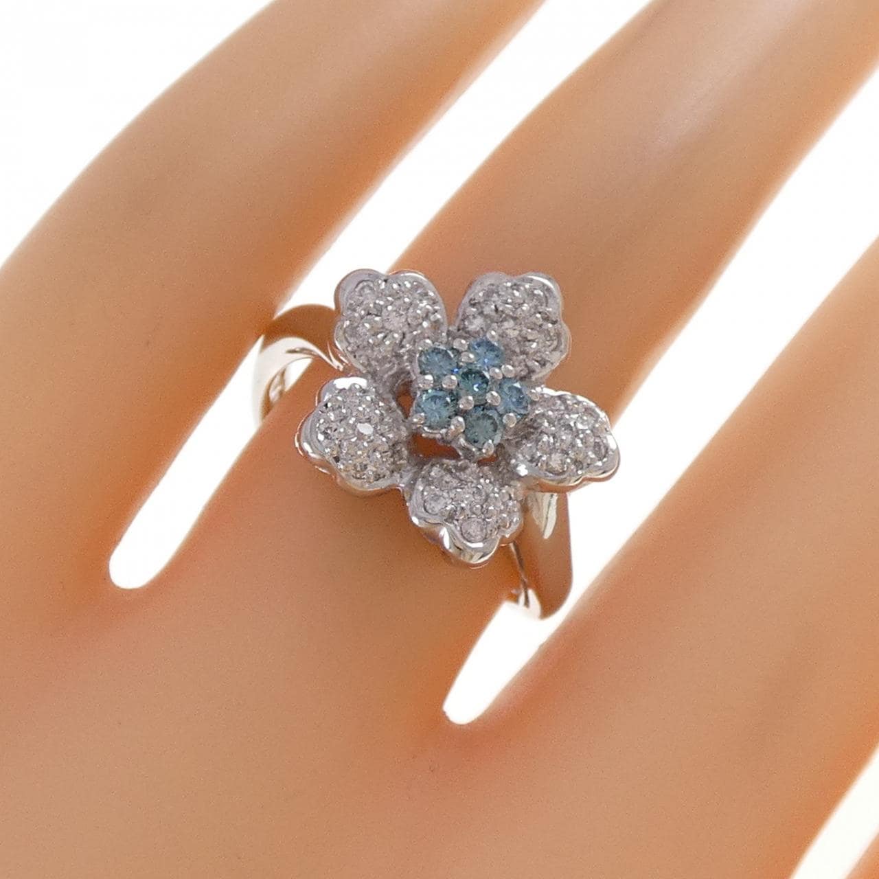 PT900 フラワー ダイヤモンド リング 0.45CT