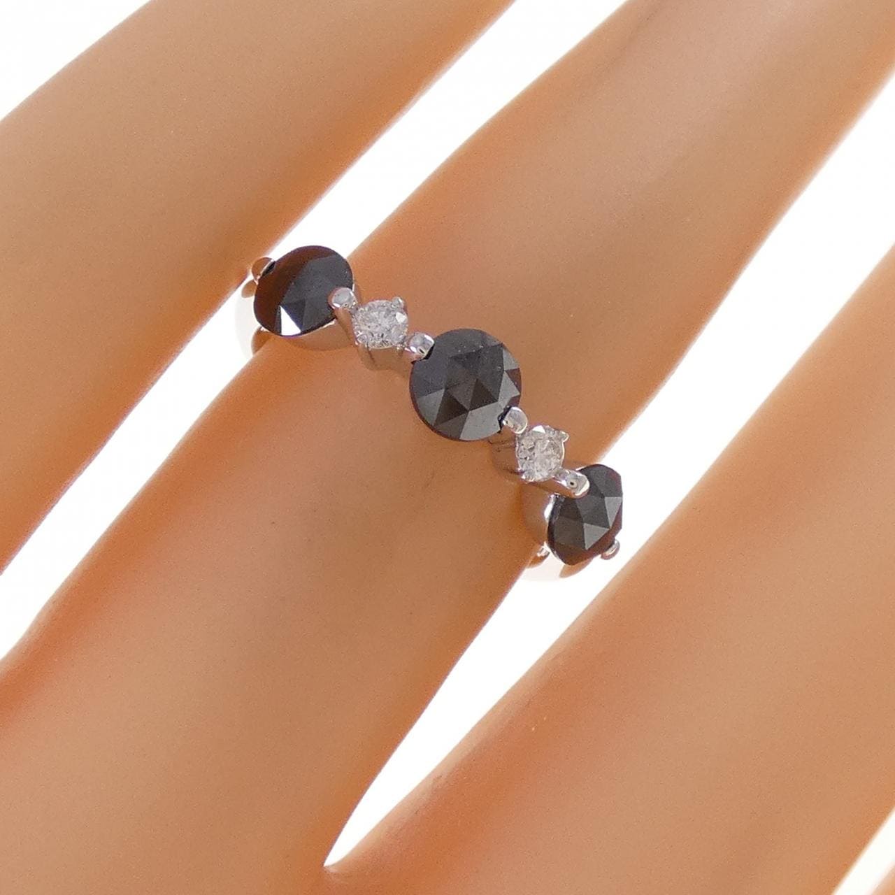 K18WG ダイヤモンド リング 1.00CT
