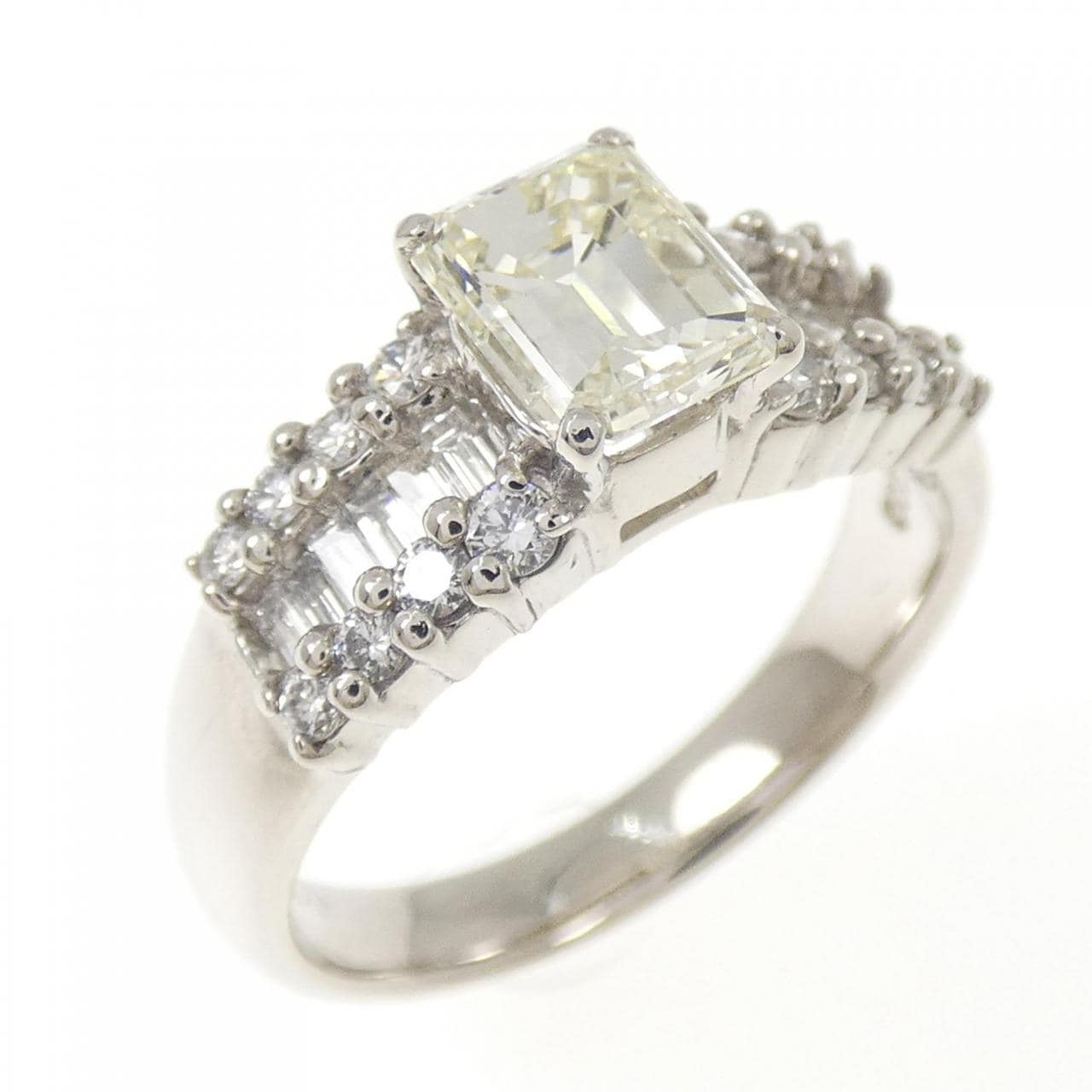 PT900 ダイヤモンド リング 1.012CT M VS2 エメラルドカット