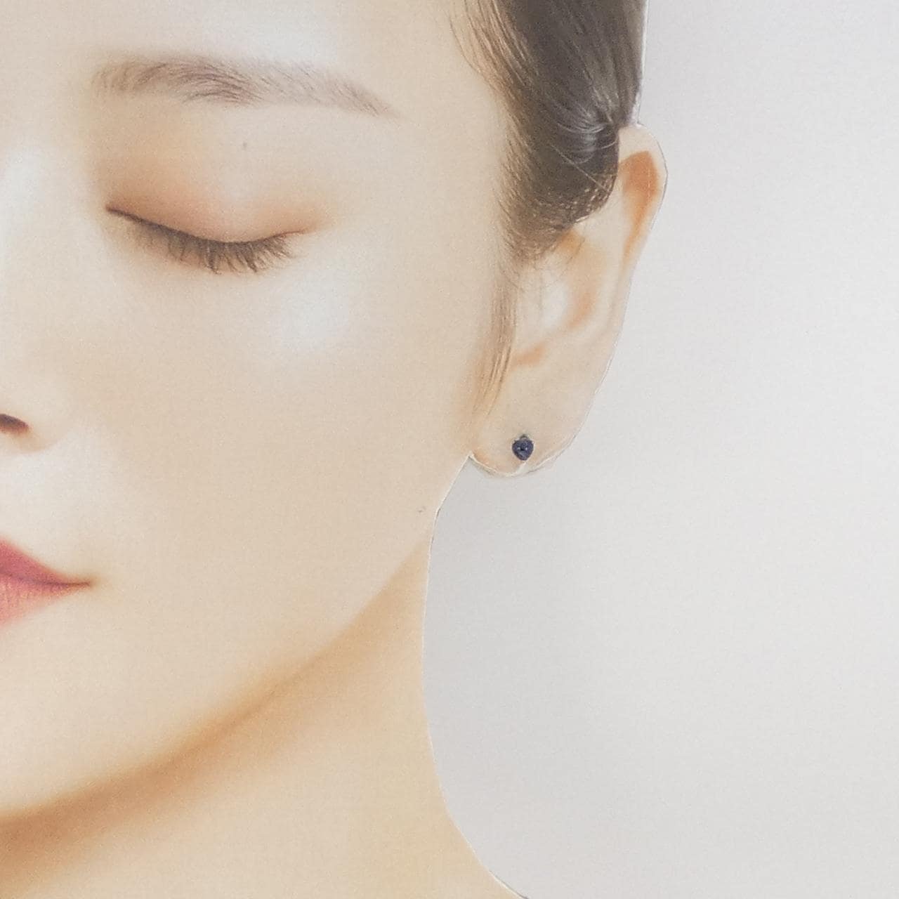 【新品】K18YG ハート サファイヤ ピアス 0.92CT