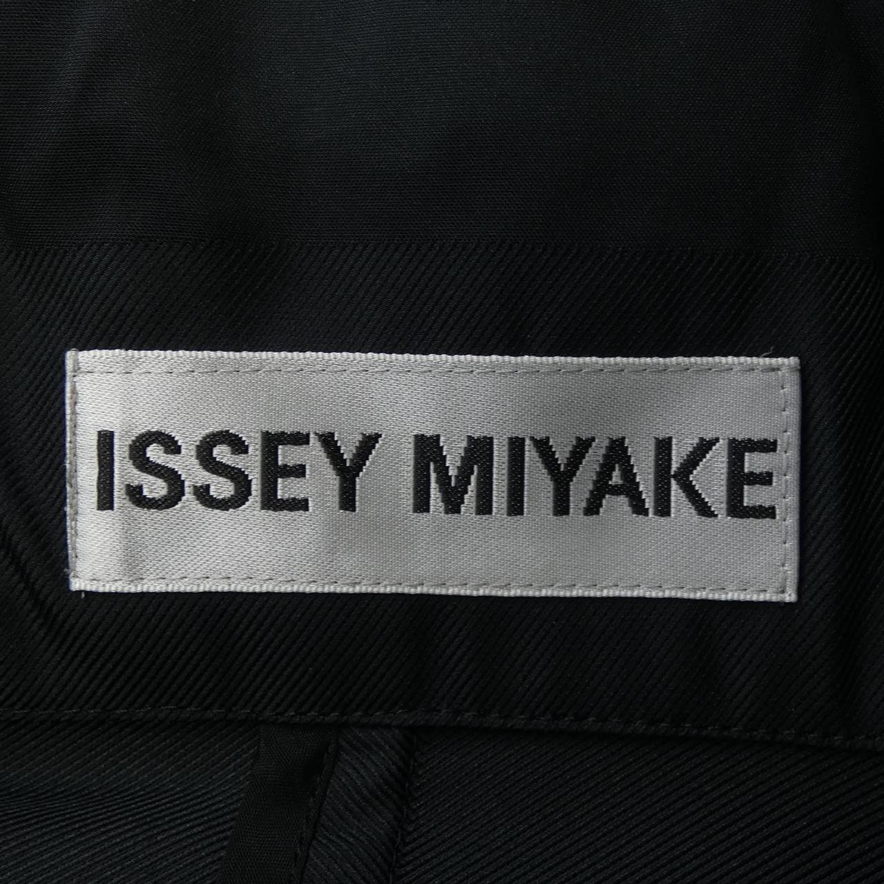 イッセイミヤケ ISSEY MIYAKE ダウンジャケット