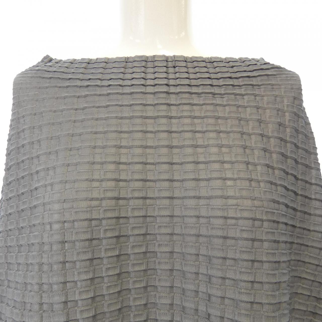 百褶PLEATS PLEASE上衣