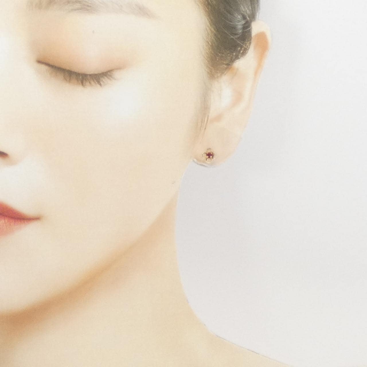 [新品] K18YG 花朵石榴石耳环