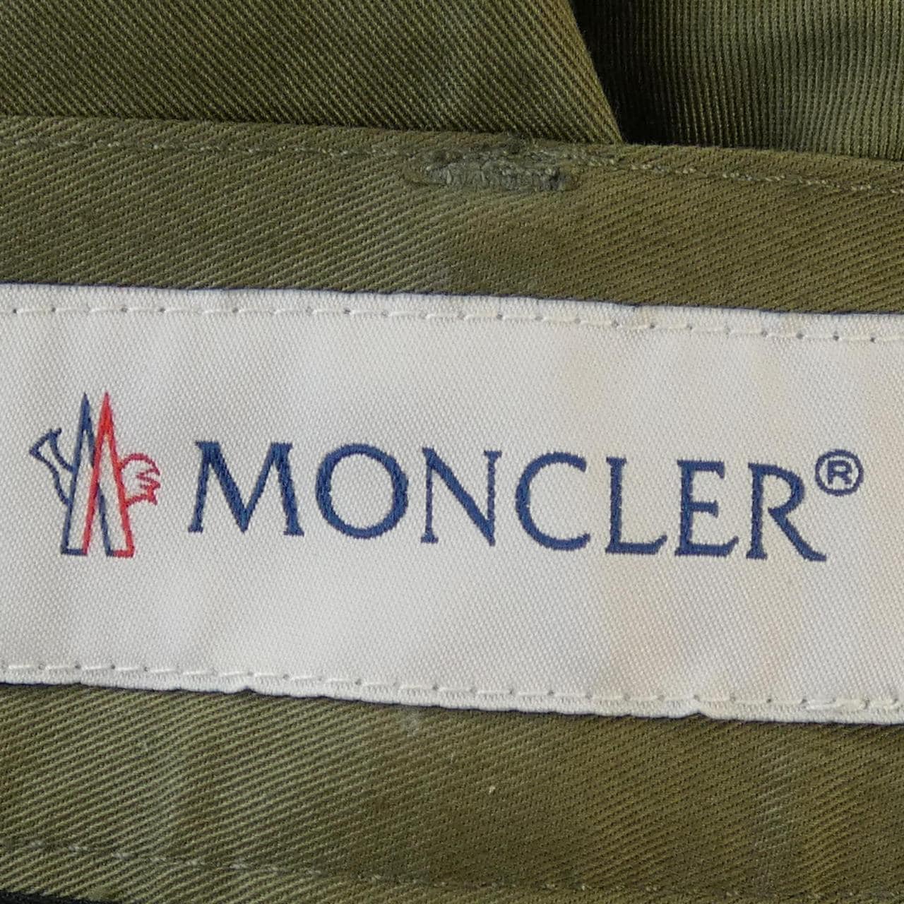 モンクレール MONCLER J10912B00011 ショートパンツ