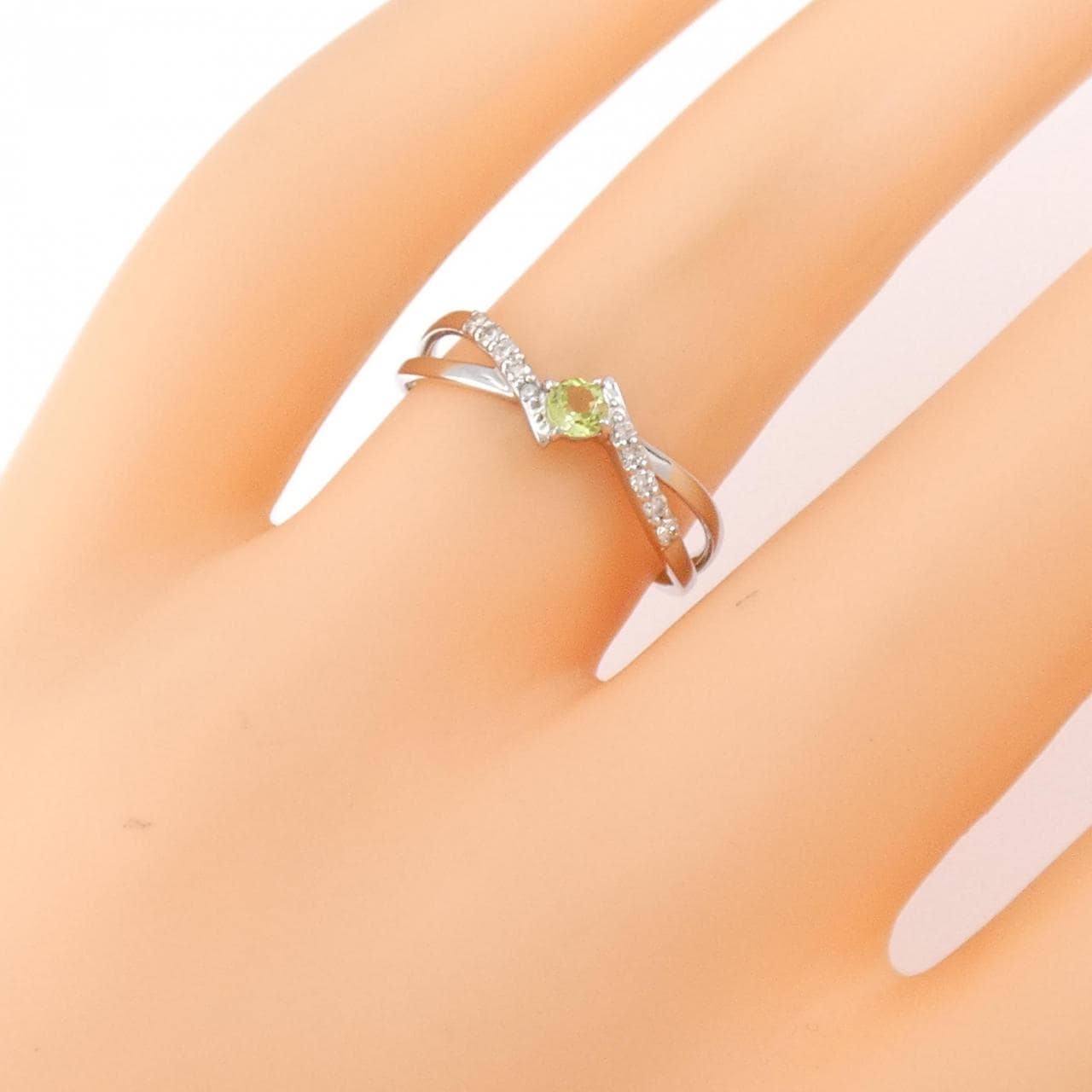 [BRAND NEW] PT Peridot Ring