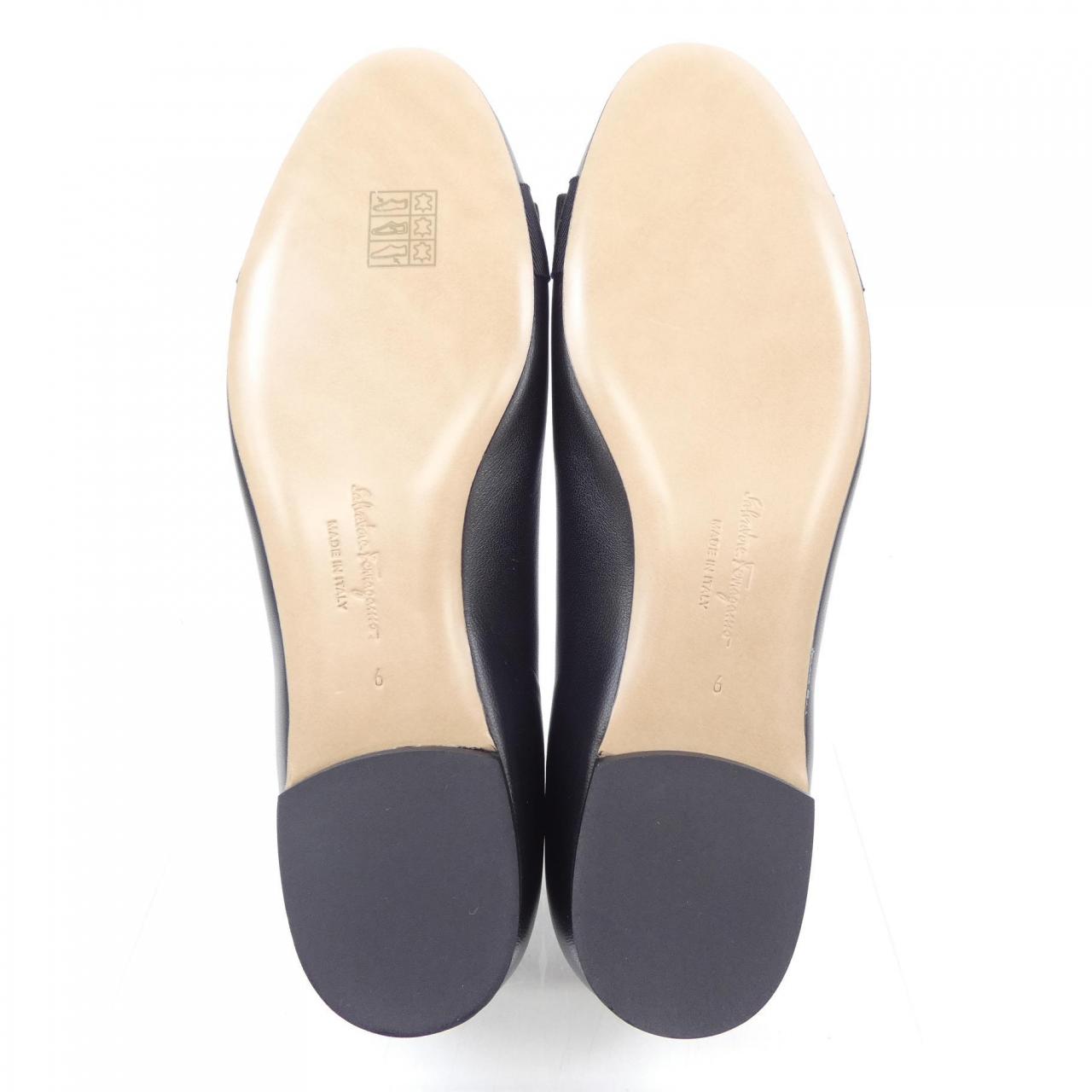 サルヴァトーレフェラガモ SALVATORE FERRAGAMO フラットシューズ