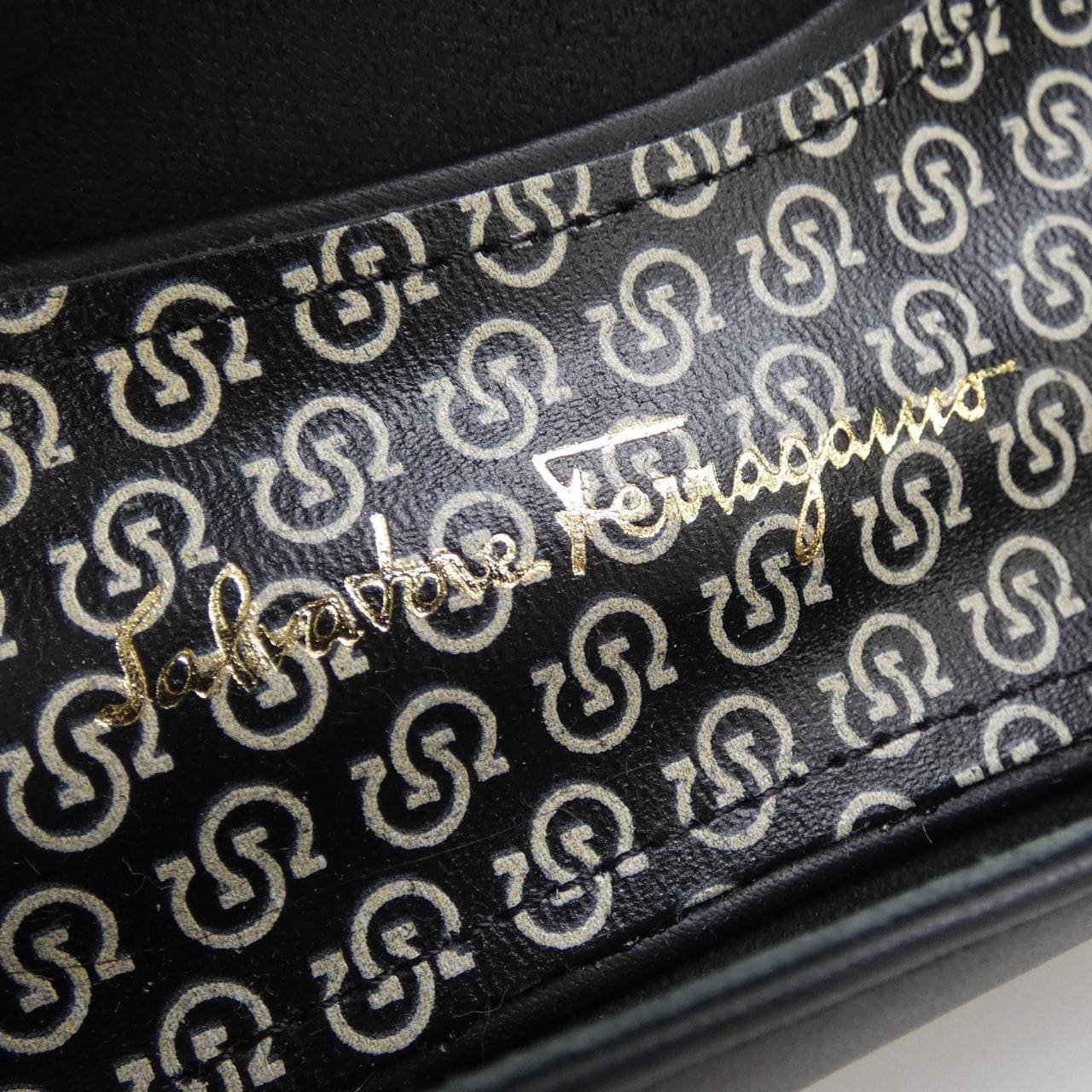 サルヴァトーレフェラガモ SALVATORE FERRAGAMO パンプス