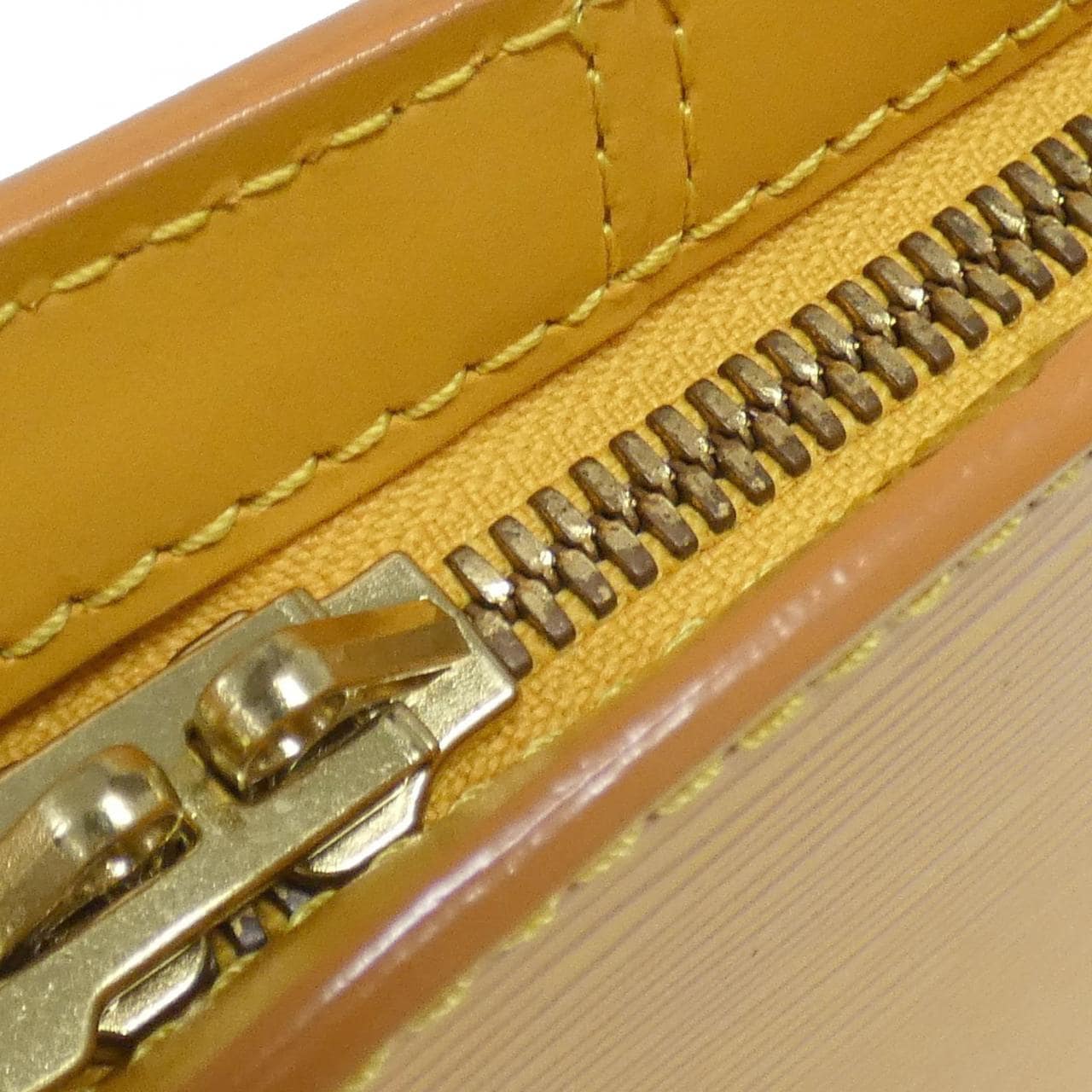 ルイヴィトン エピ リュサック M52289 ショルダーバッグ