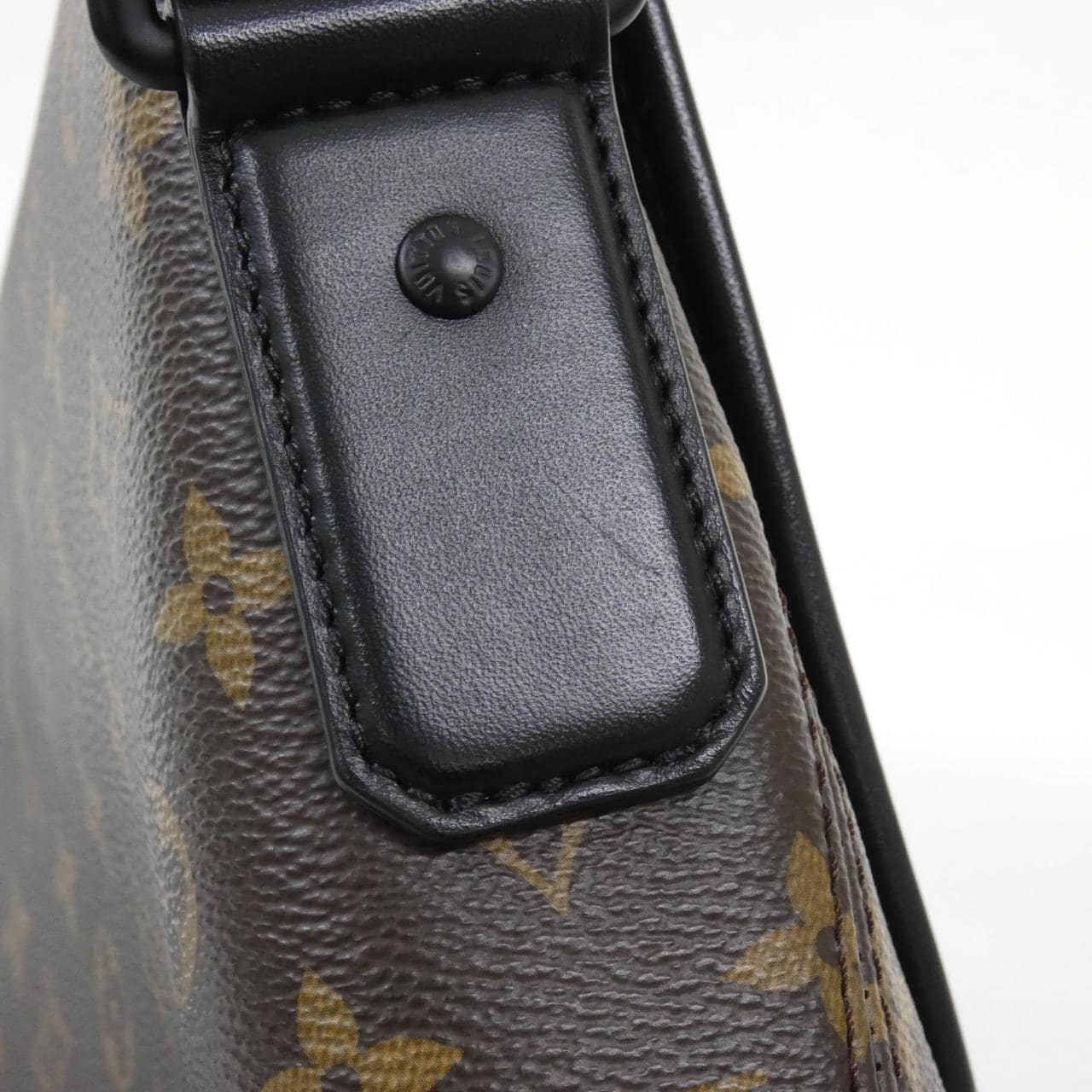 ルイヴィトン モノグラム マカサー マグネティック メッセンジャー M45557 ショルダーバッグ
