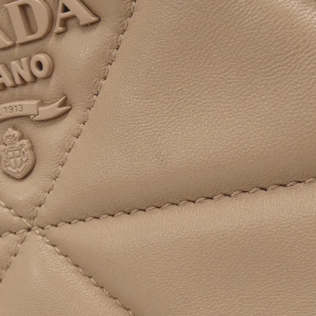 Prada 1BH141肩背包