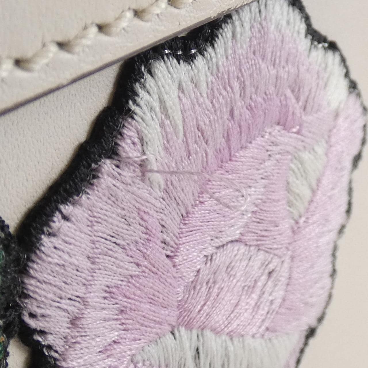 グッチ シルヴィ 421882 D4ZQG ショルダーバッグ