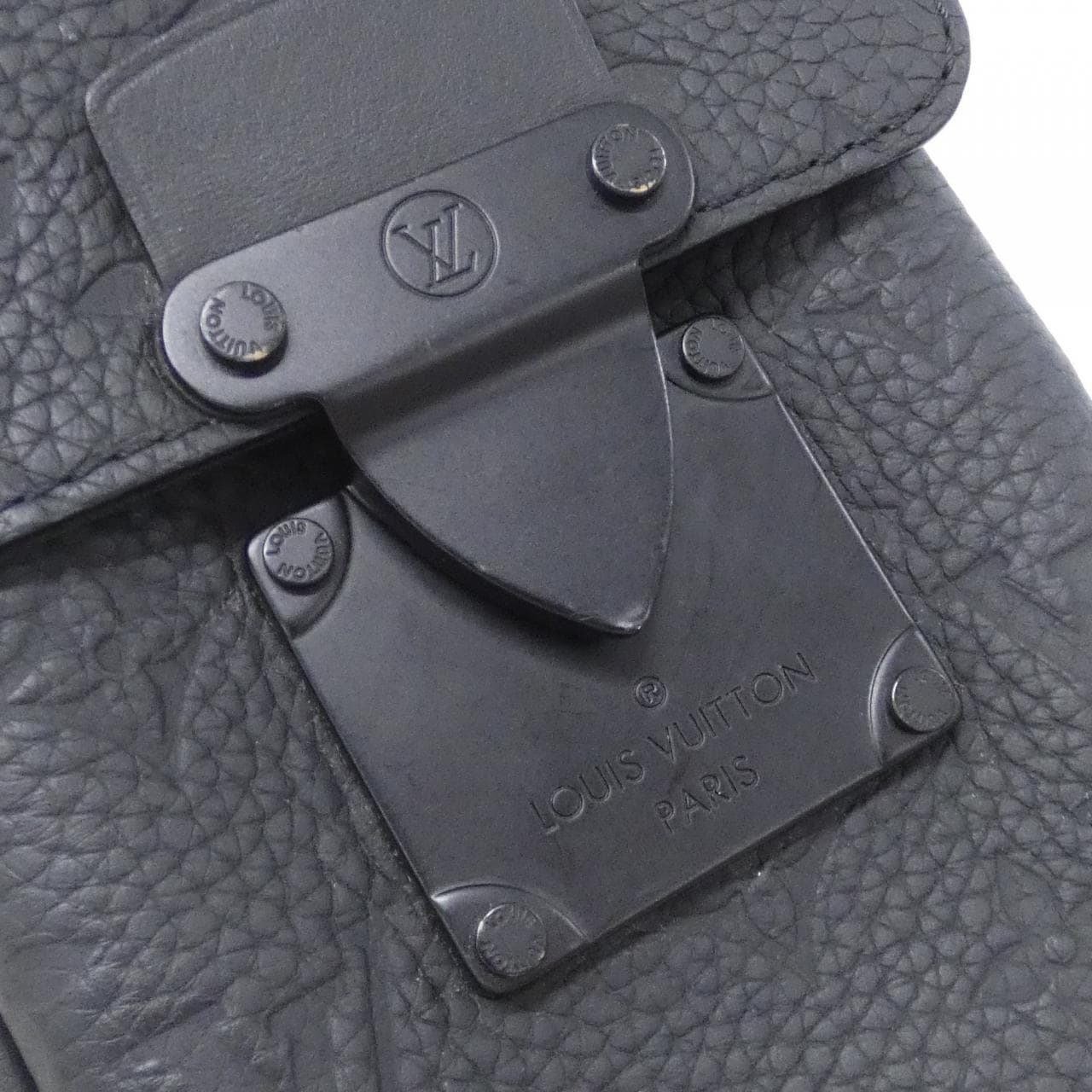 ルイヴィトン トリヨン モノグラム Sロック ヴェルティカル ウエアラブル ウォレット M81524 ショルダーバッグ