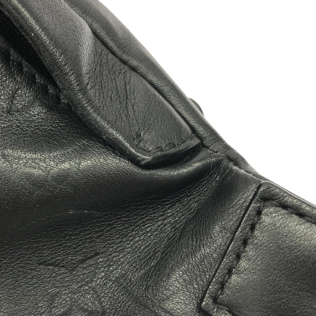 ルイヴィトン モノグラム シャドウ ディスカバリー バムバッグ M44388 ショルダーバッグ