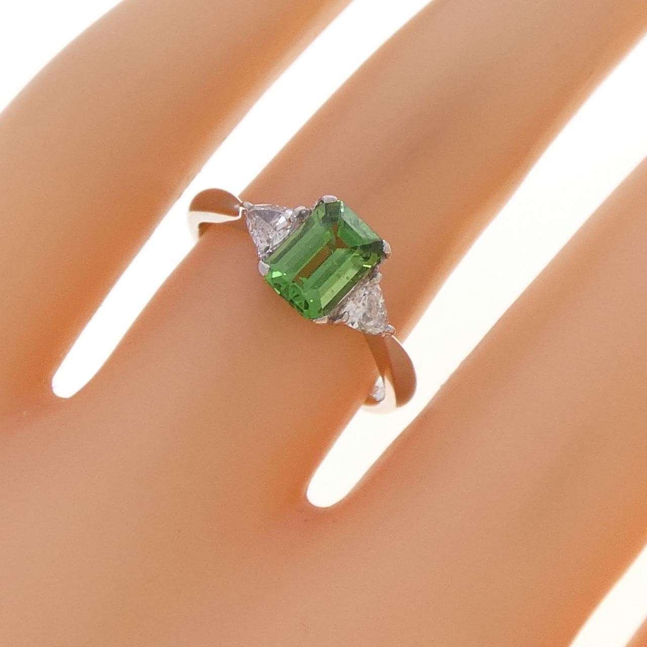 PT900 グリーンガーネット リング 0.966CT