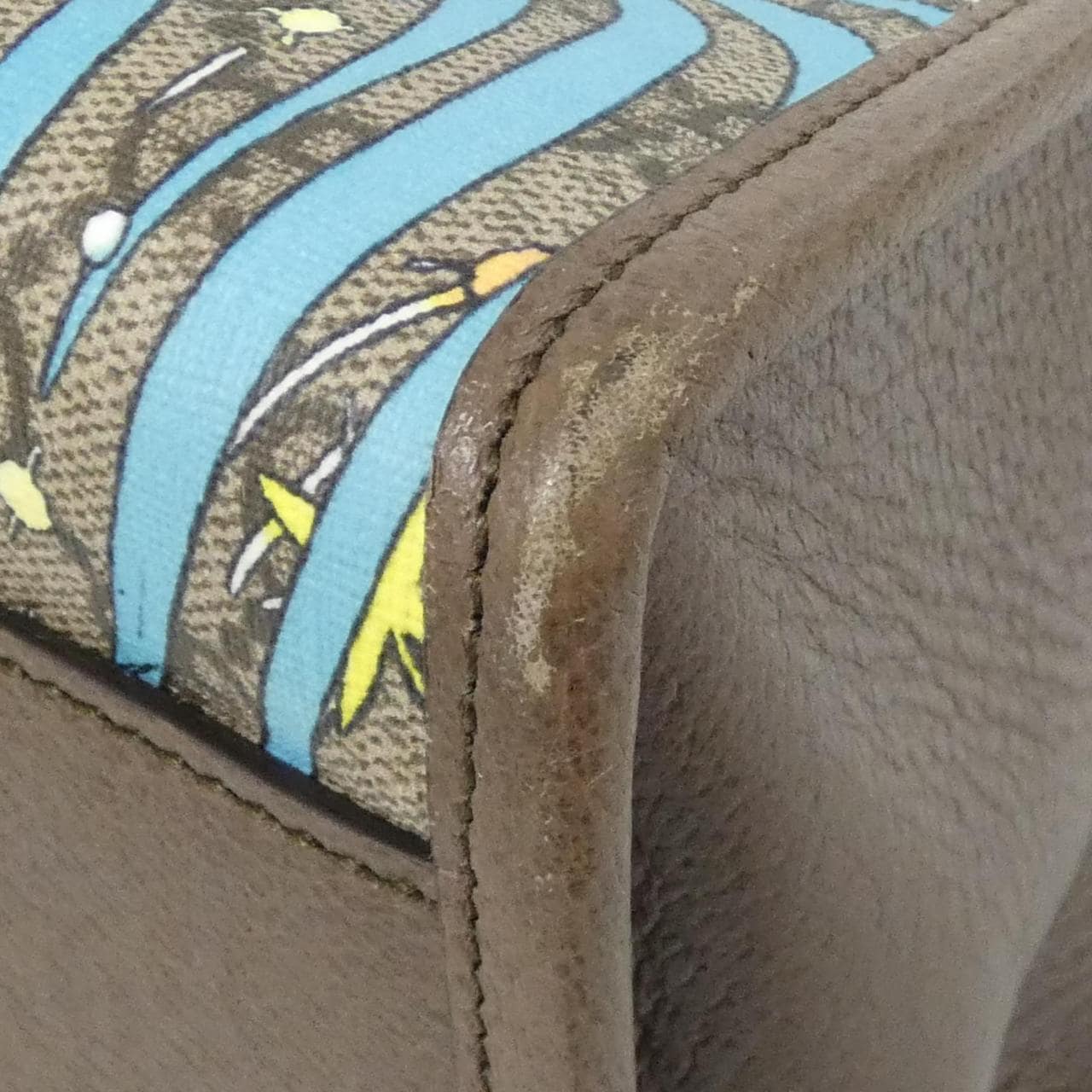 グッチ 650037 2O4AT バッグ