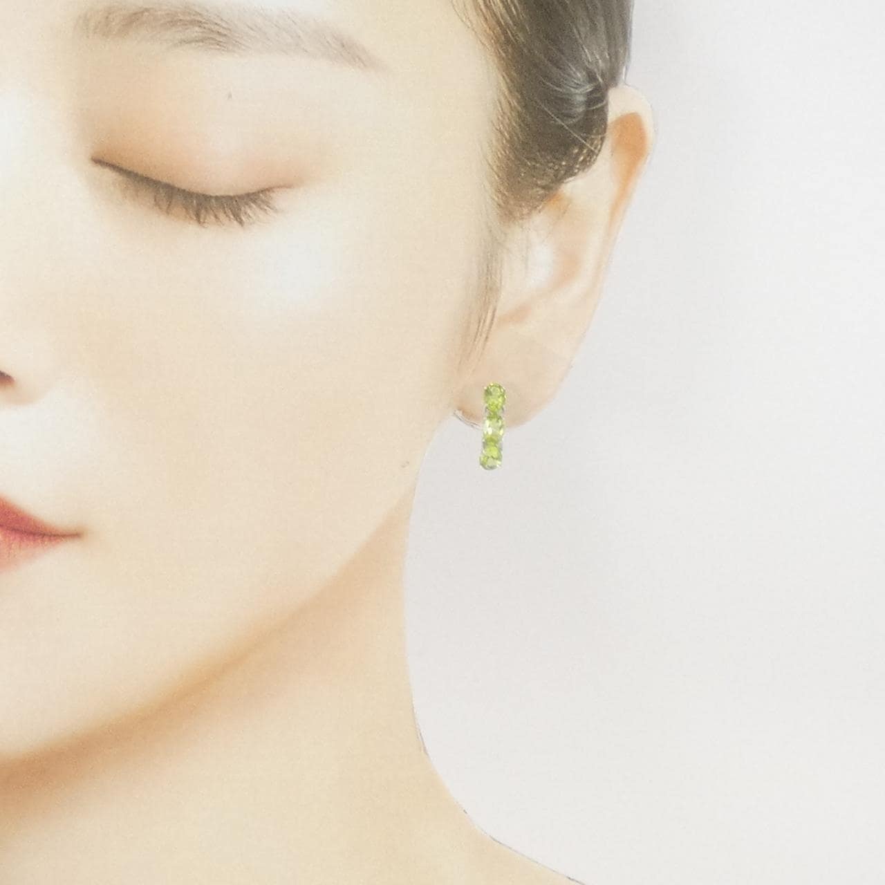 K18WG ペリドット ピアス