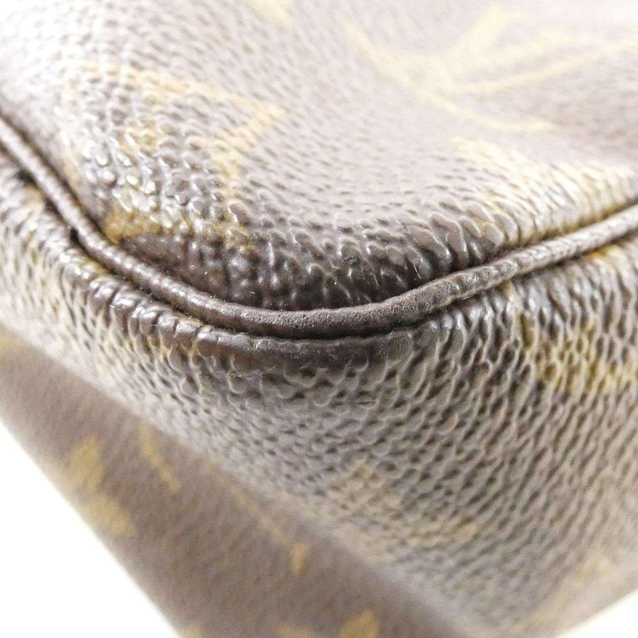 ルイヴィトン モノグラム トゥルース トワレ 28cm M47522 ポーチ