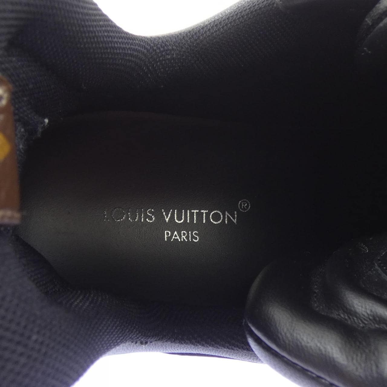 ルイヴィトン LOUIS VUITTON シルバーアイレット アークライトライン スニーカー