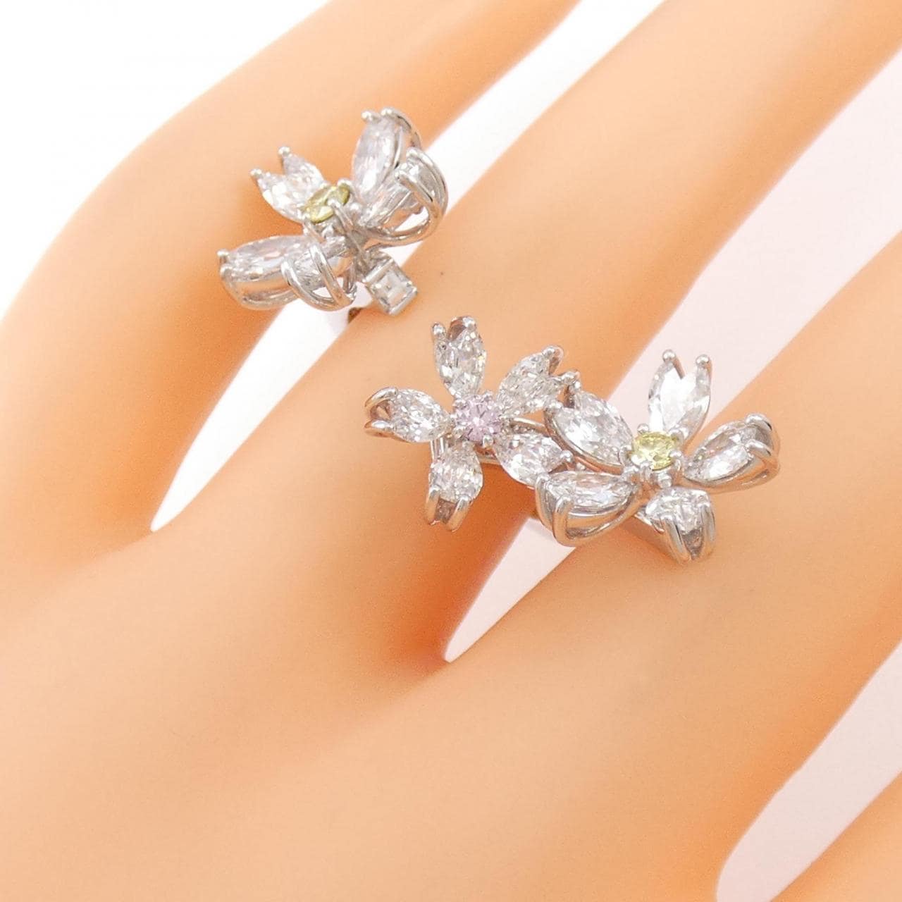 MIKIMOTO flower Diamond ring 3.05CT