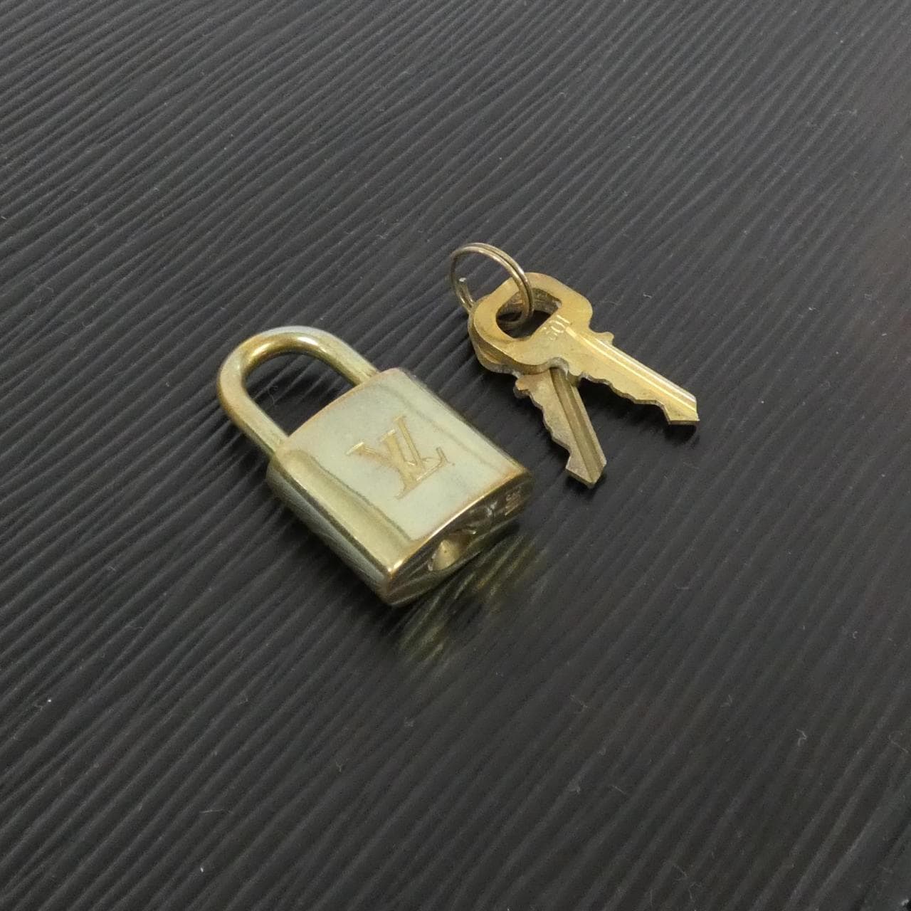 ルイヴィトン エピ アルマ PM M52142 バッグ