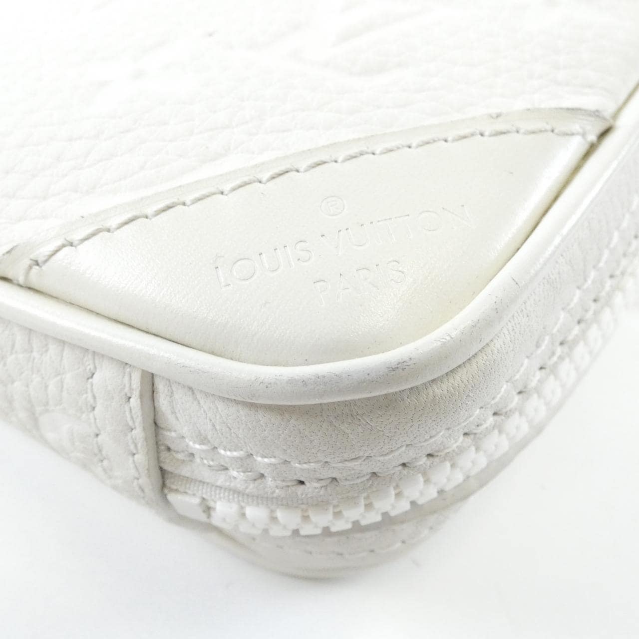 ルイヴィトン トリヨン モノグラム ユティリティ サイドバッグ M53297 ショルダーバッグ