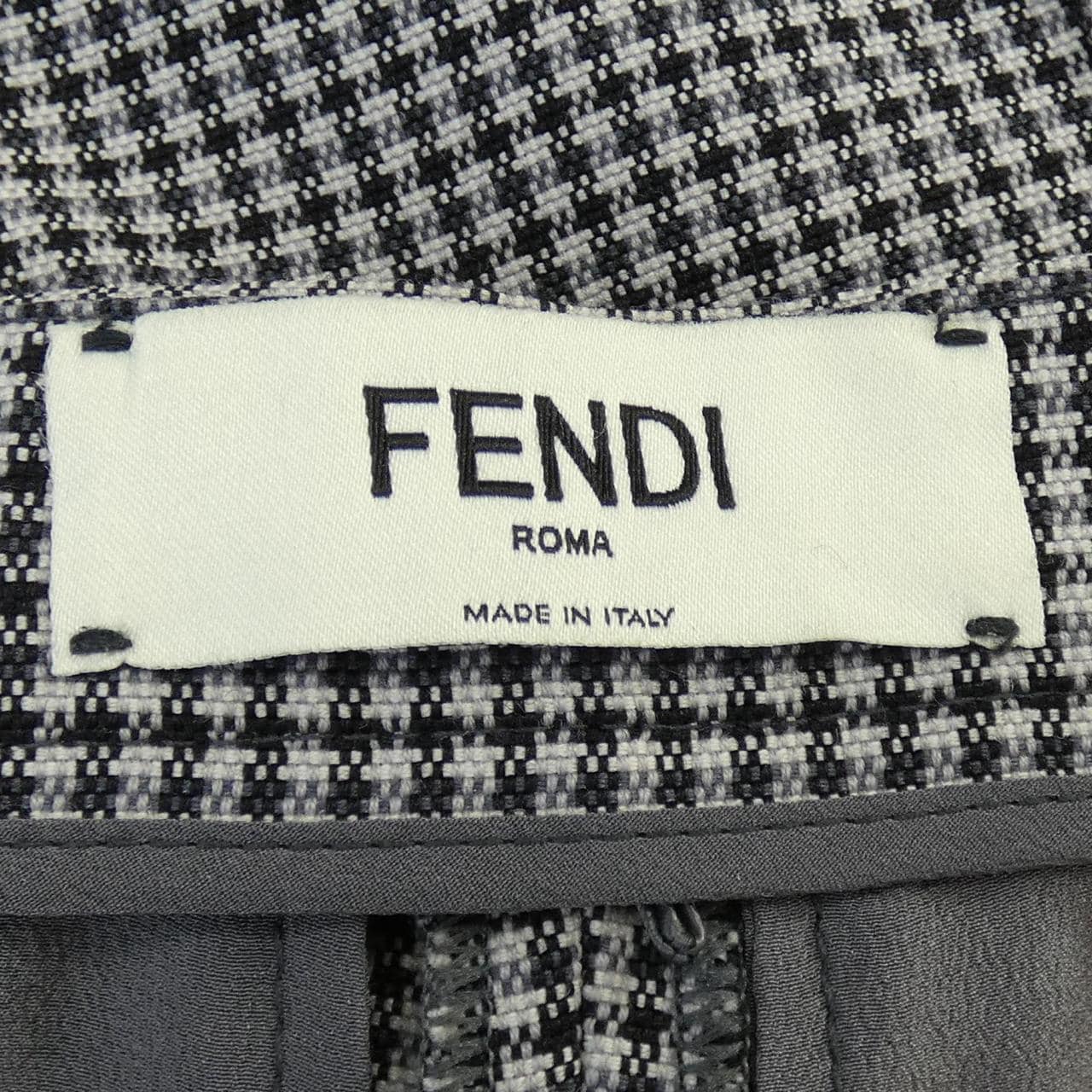 フェンディ FENDI ショートパンツ