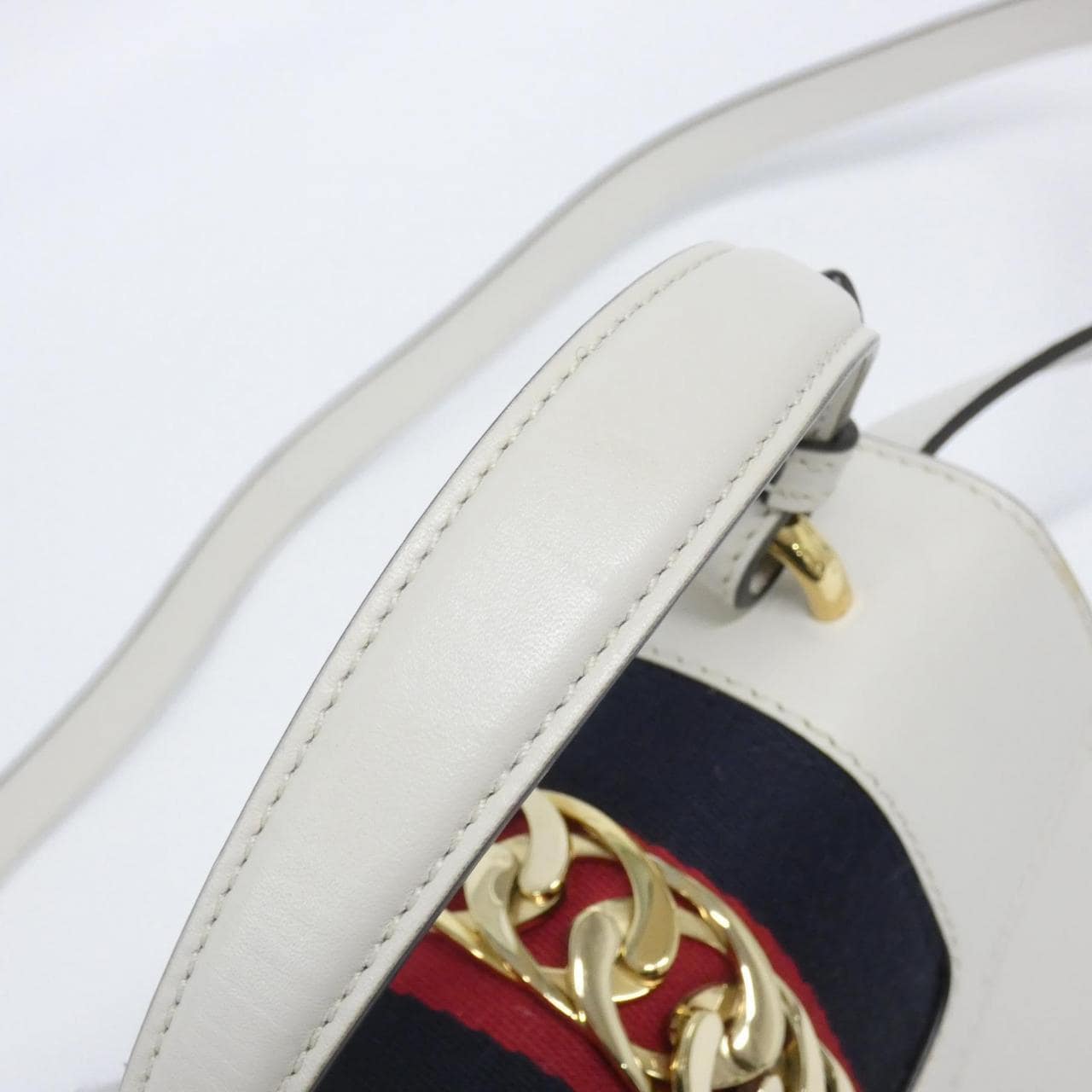 グッチ SYLVIE 470270 D4ZAG バッグ