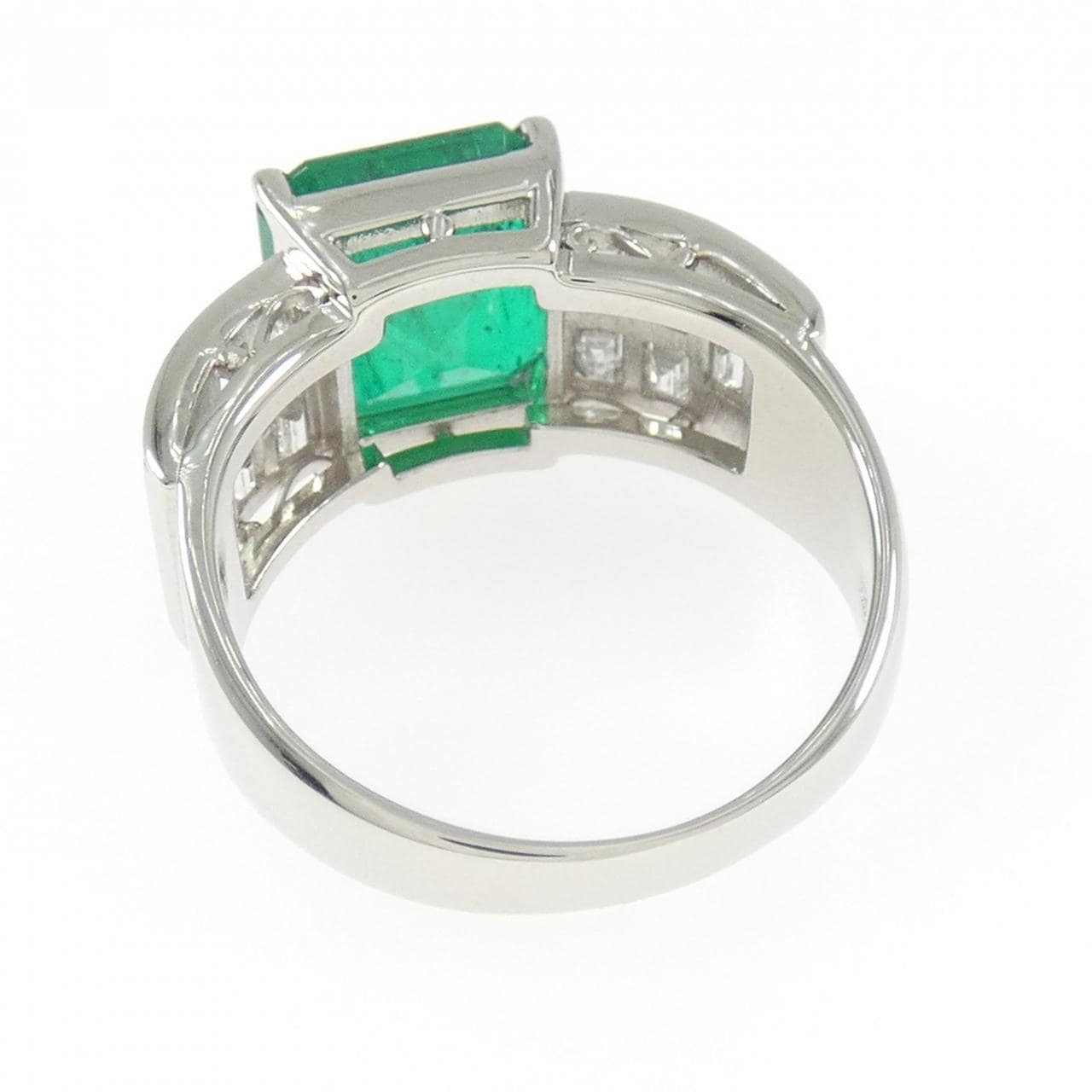 PM900 Emerald Ring 3.90CT