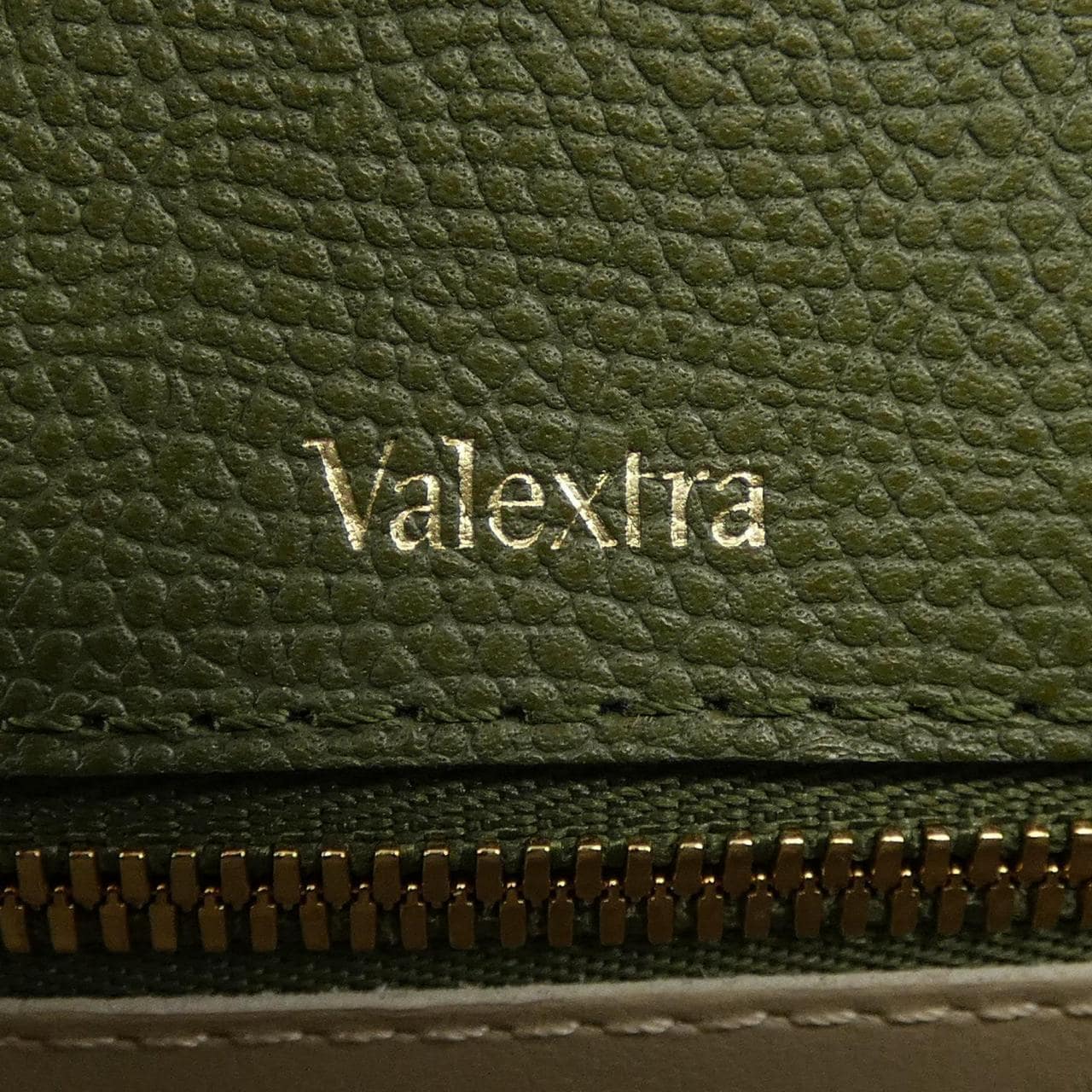 ヴァレクストラ VALEXTRA イジイデミディアム 柄あり BAG