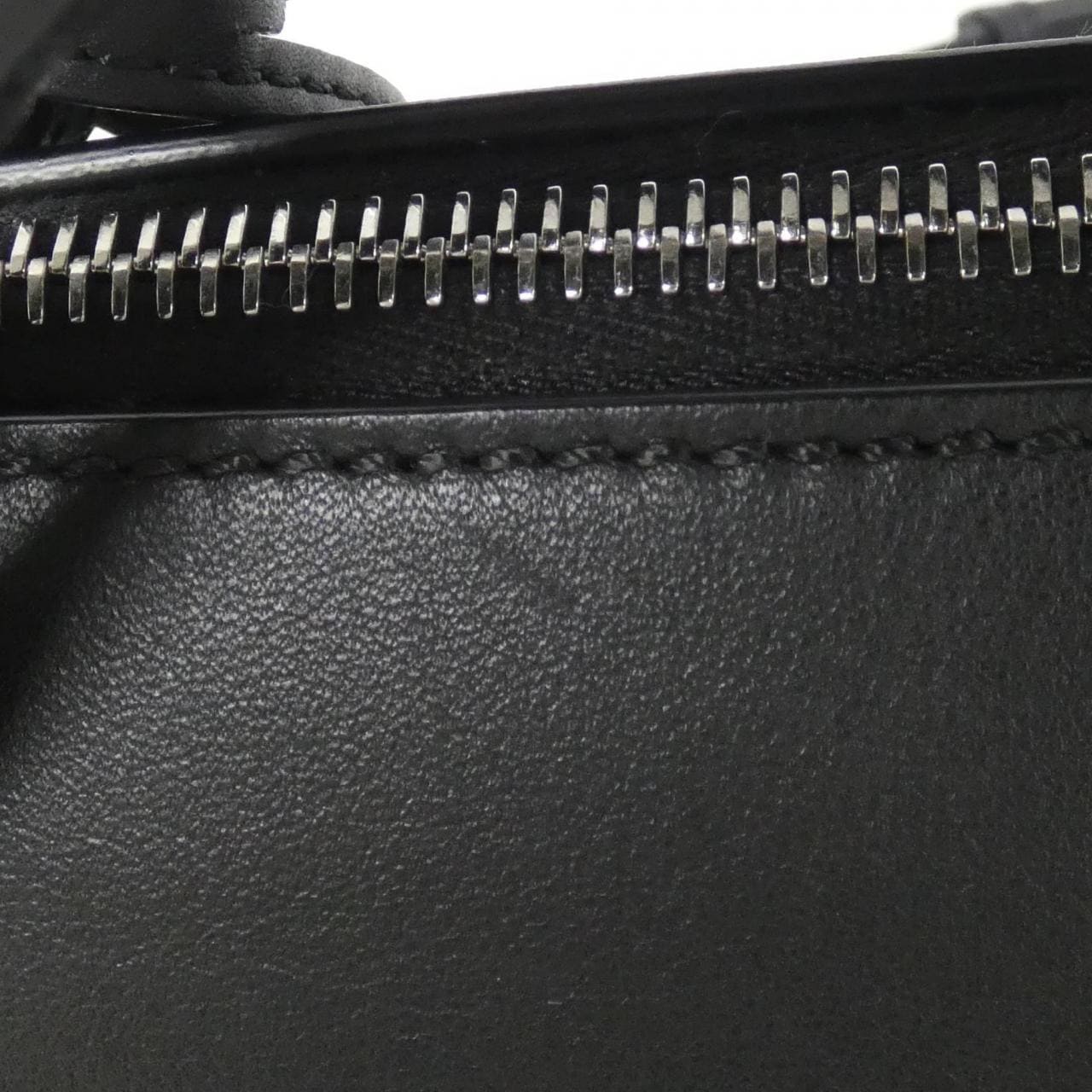 フェンディ バイ ザ ウェイ ミディアム 8BL146 1D5 バッグ