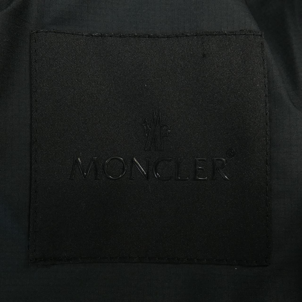 モンクレール MONCLER ダウンジャケット