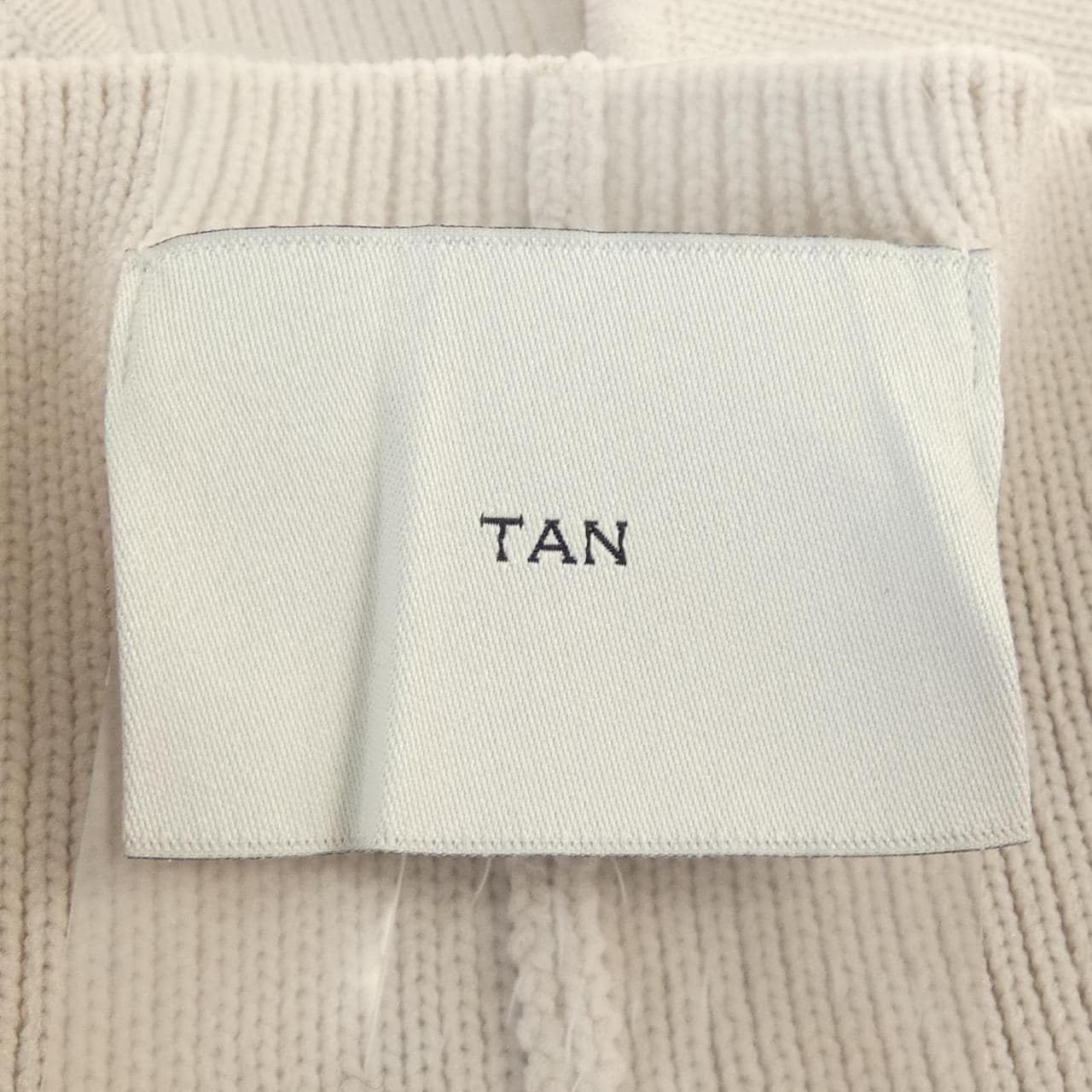 タン TAN トップス