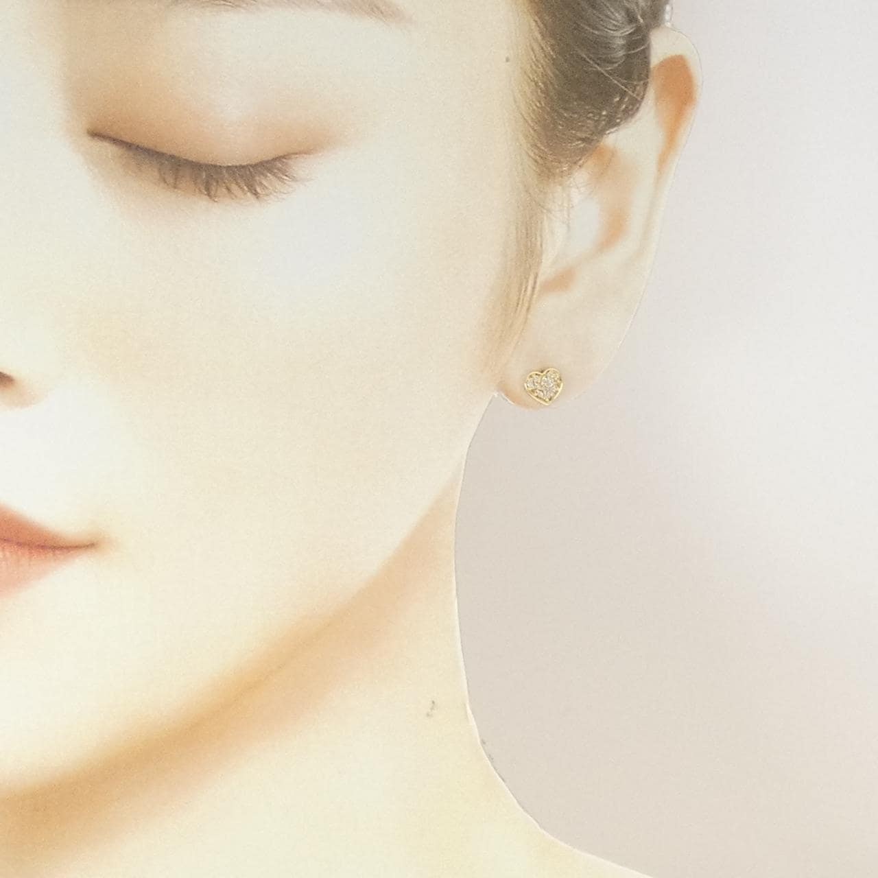 K18YG心形鑽石耳環，0.14克拉