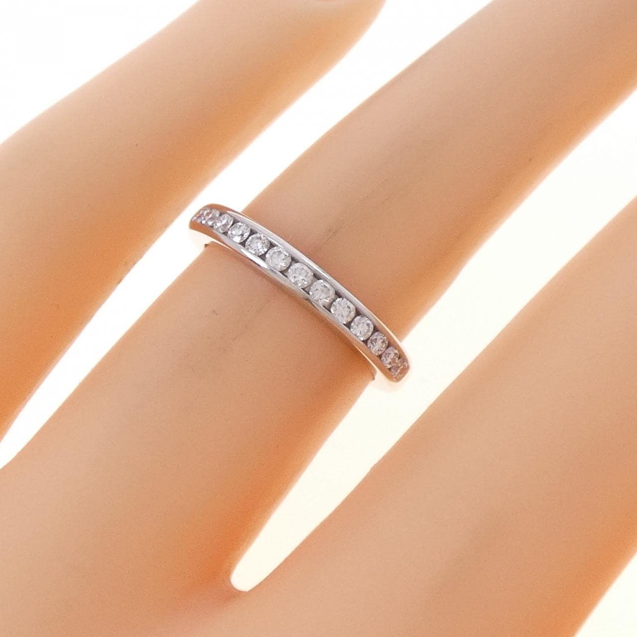 ティファニー ハーフサークル チャネルセッティング リング